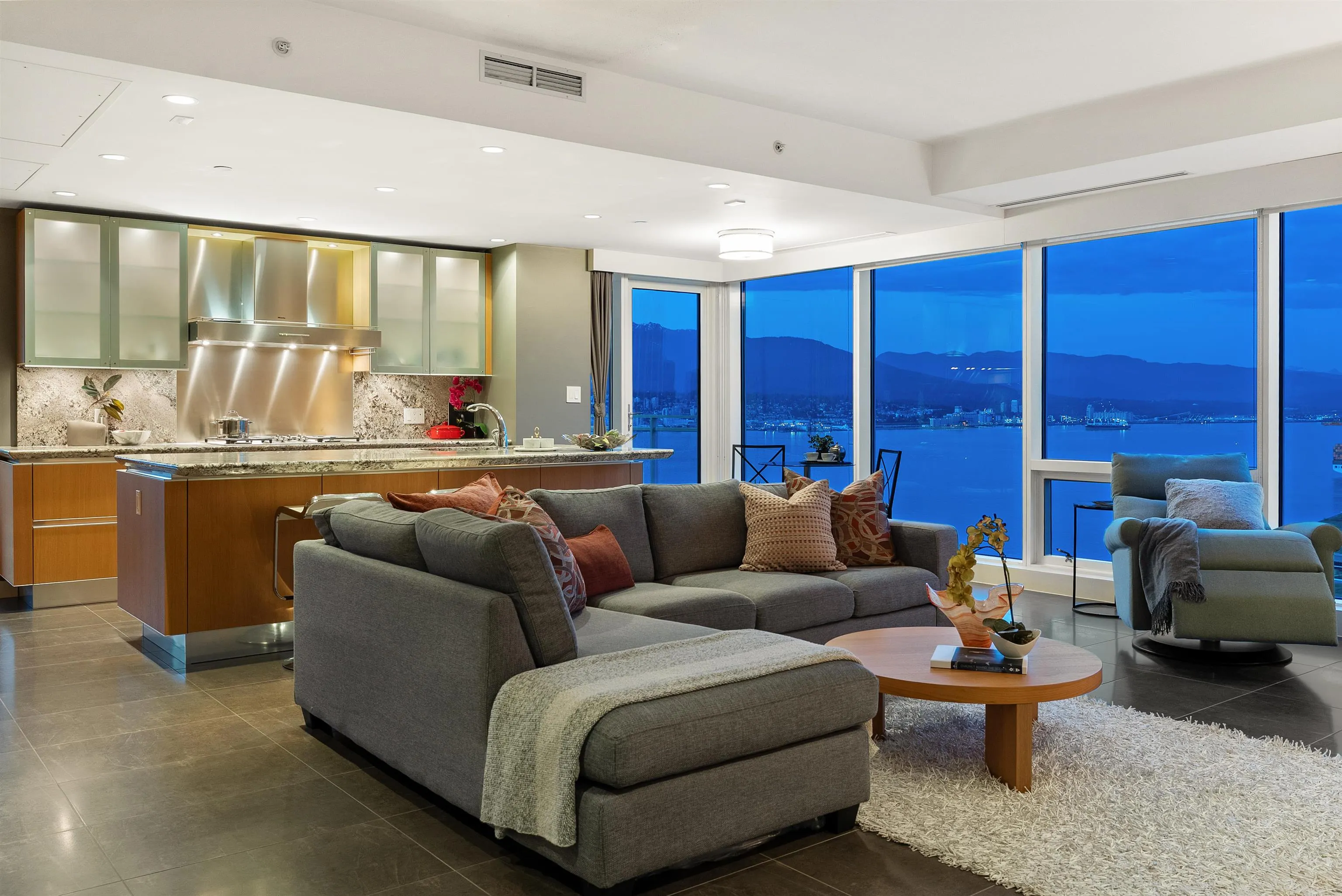2202 1139 W Cordova Street