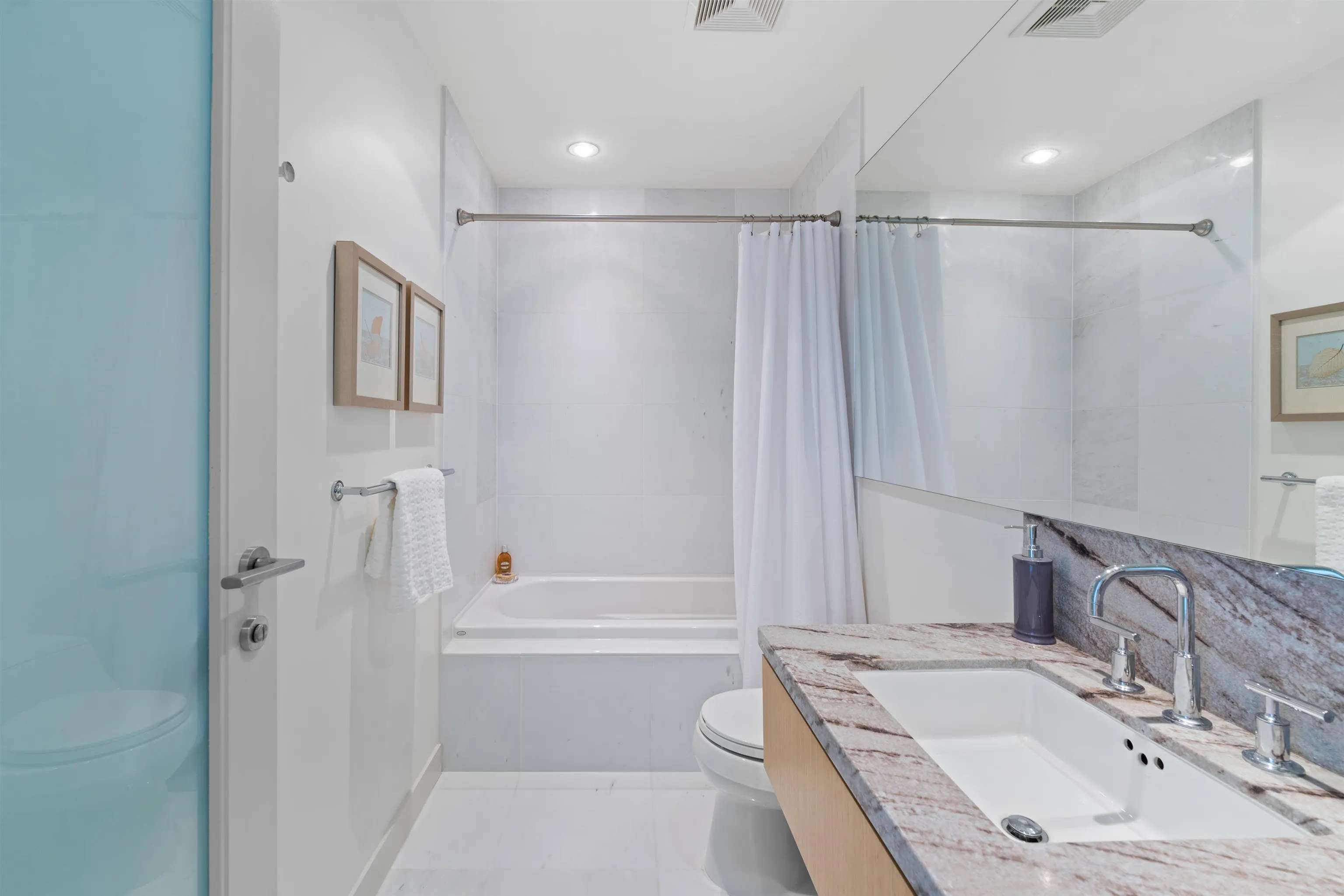 2202 1139 W Cordova Street