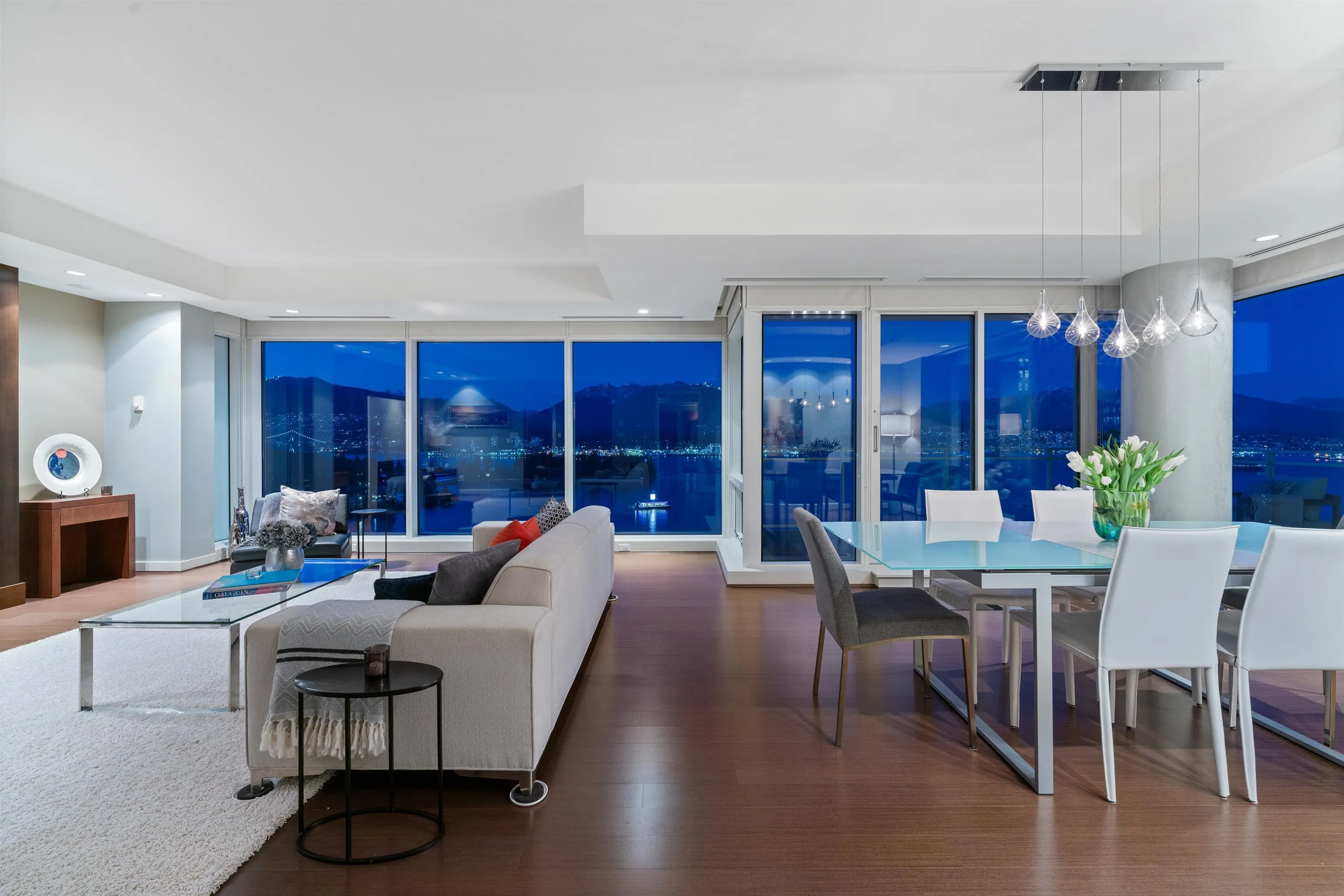 2202 1139 W Cordova Street