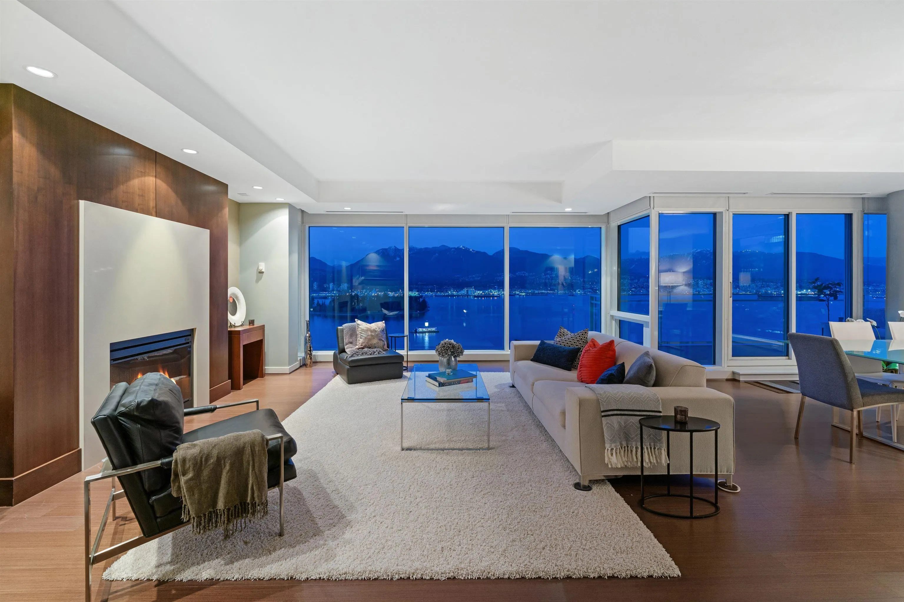 2202 1139 W Cordova Street