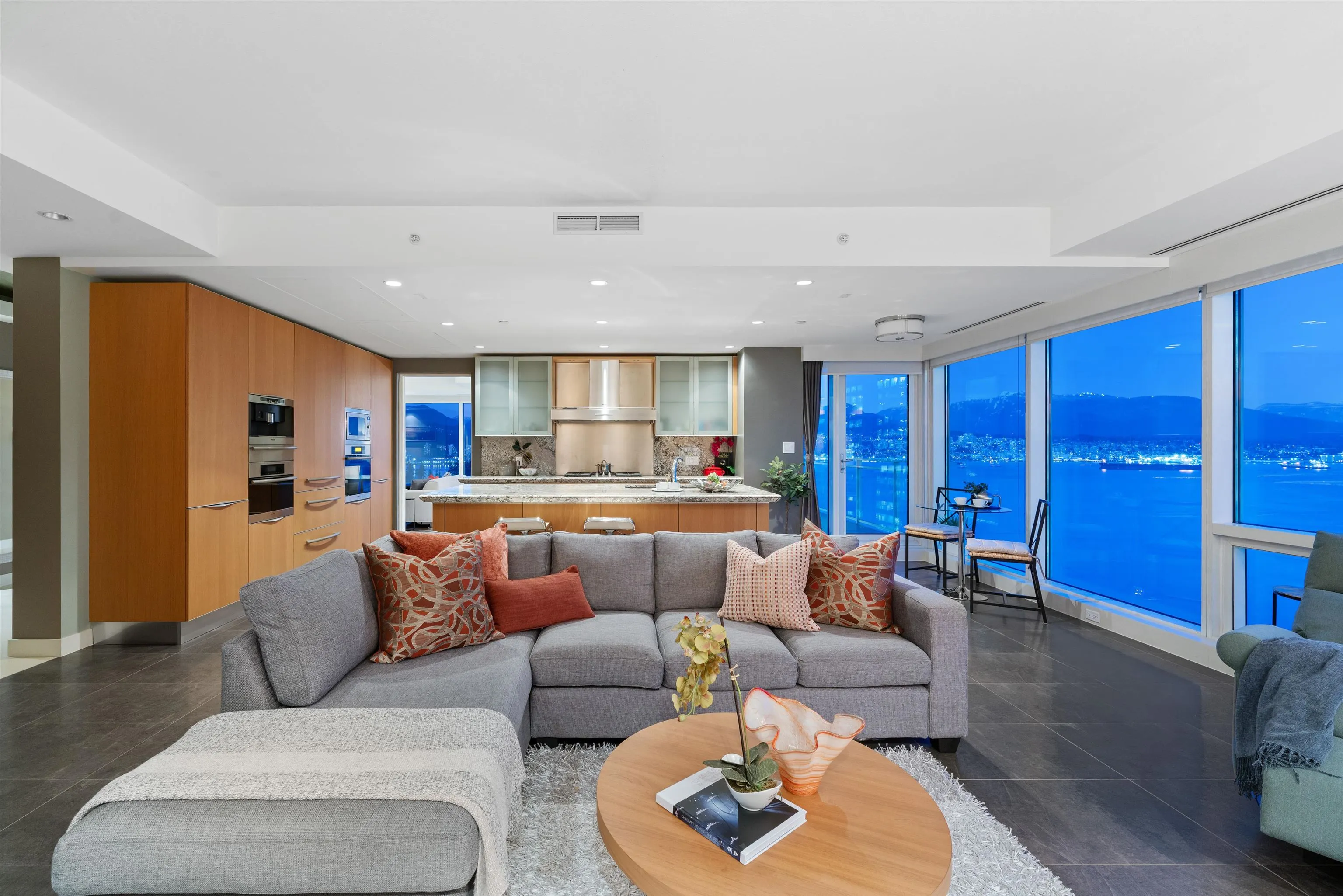 2202 1139 W Cordova Street