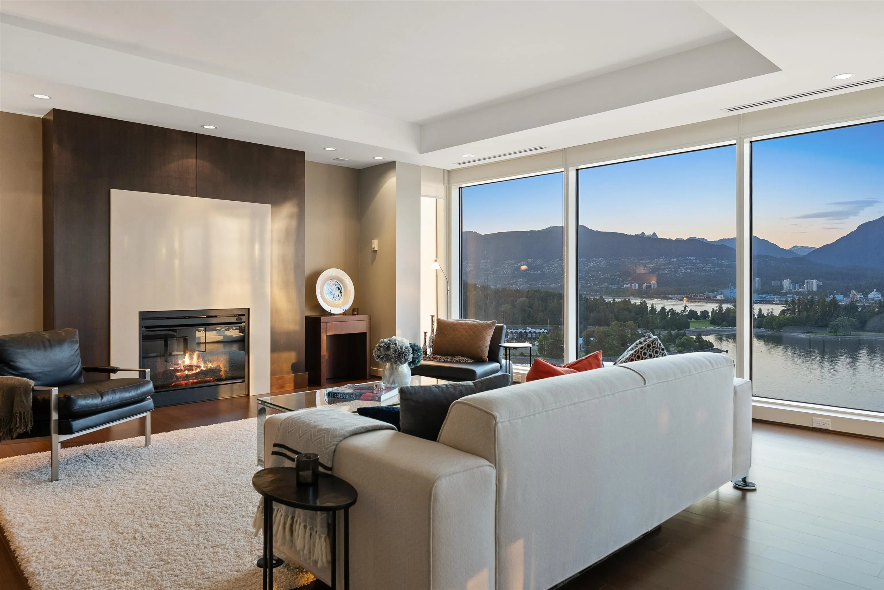 2202 1139 W Cordova Street