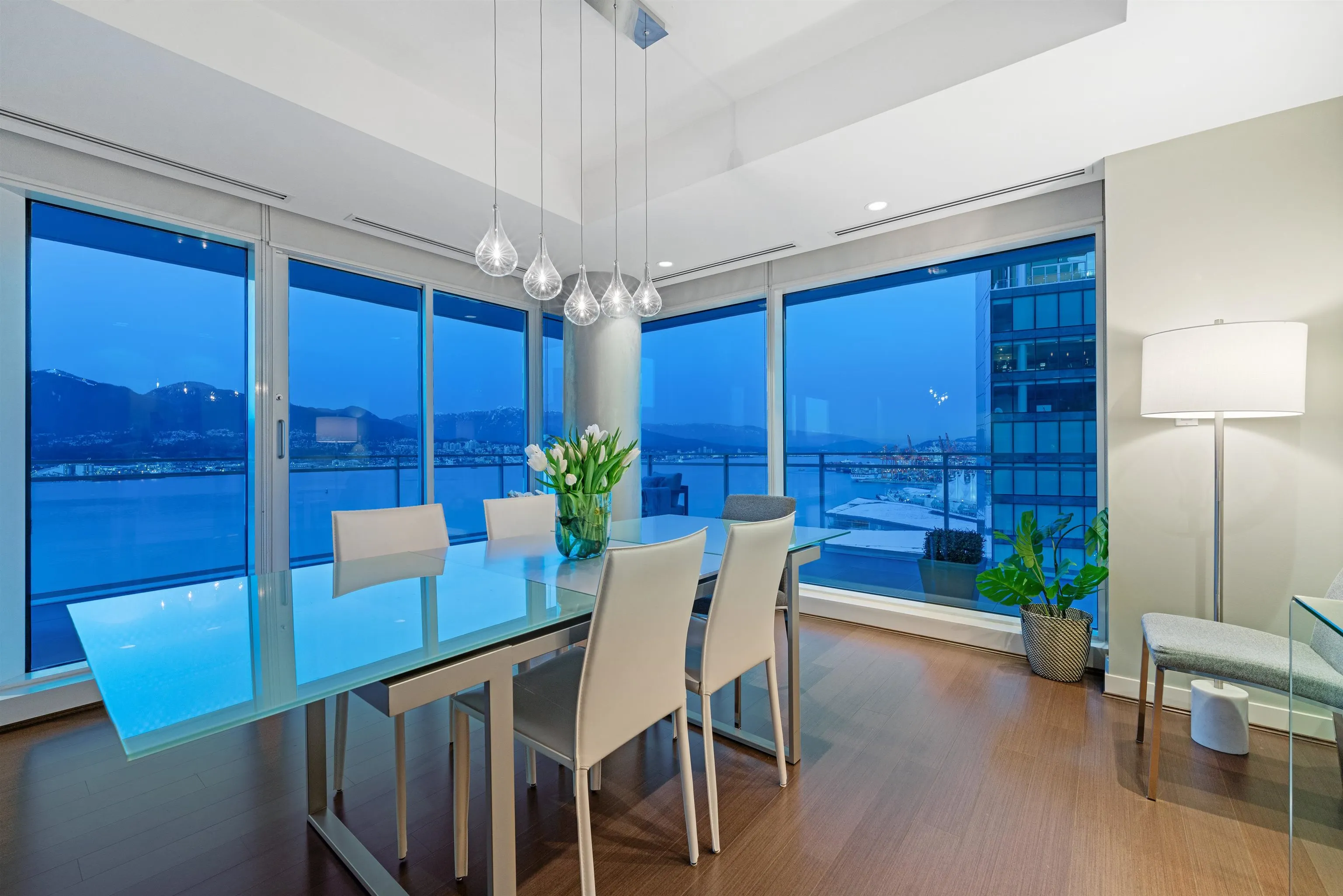 2202 1139 W Cordova Street