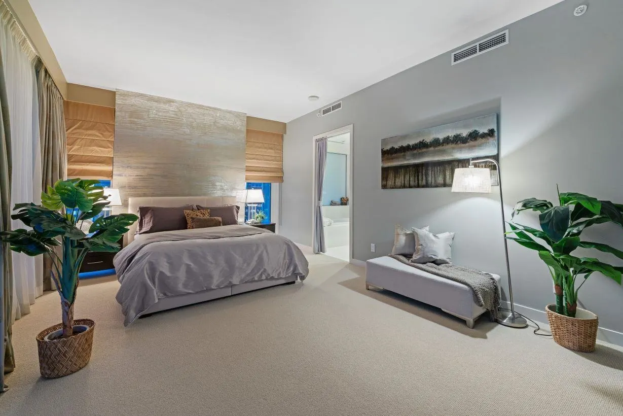 2202 1139 W Cordova Street
