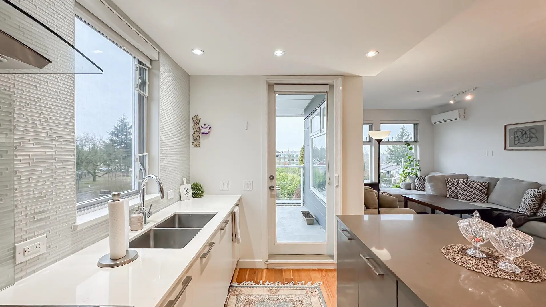 505 4867 Cambie Street