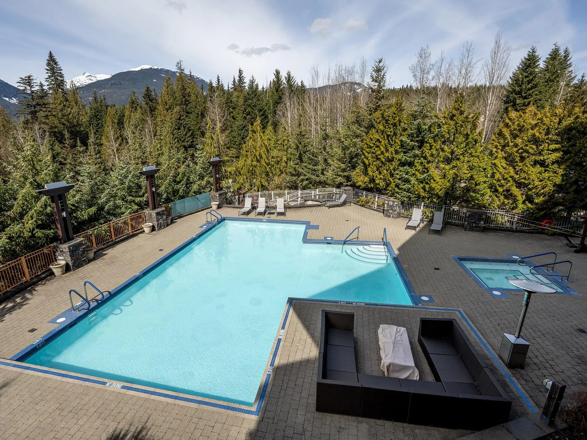 33 4617 Blackcomb Way