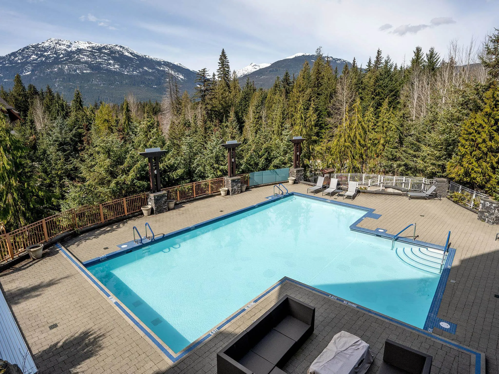 33 4617 Blackcomb Way