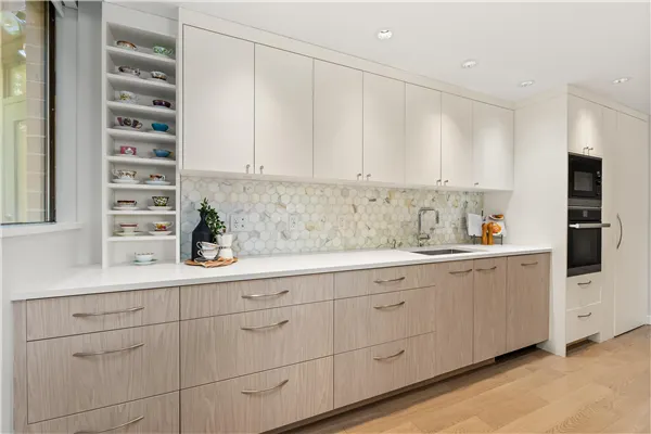 102 3905 Springtree Drive