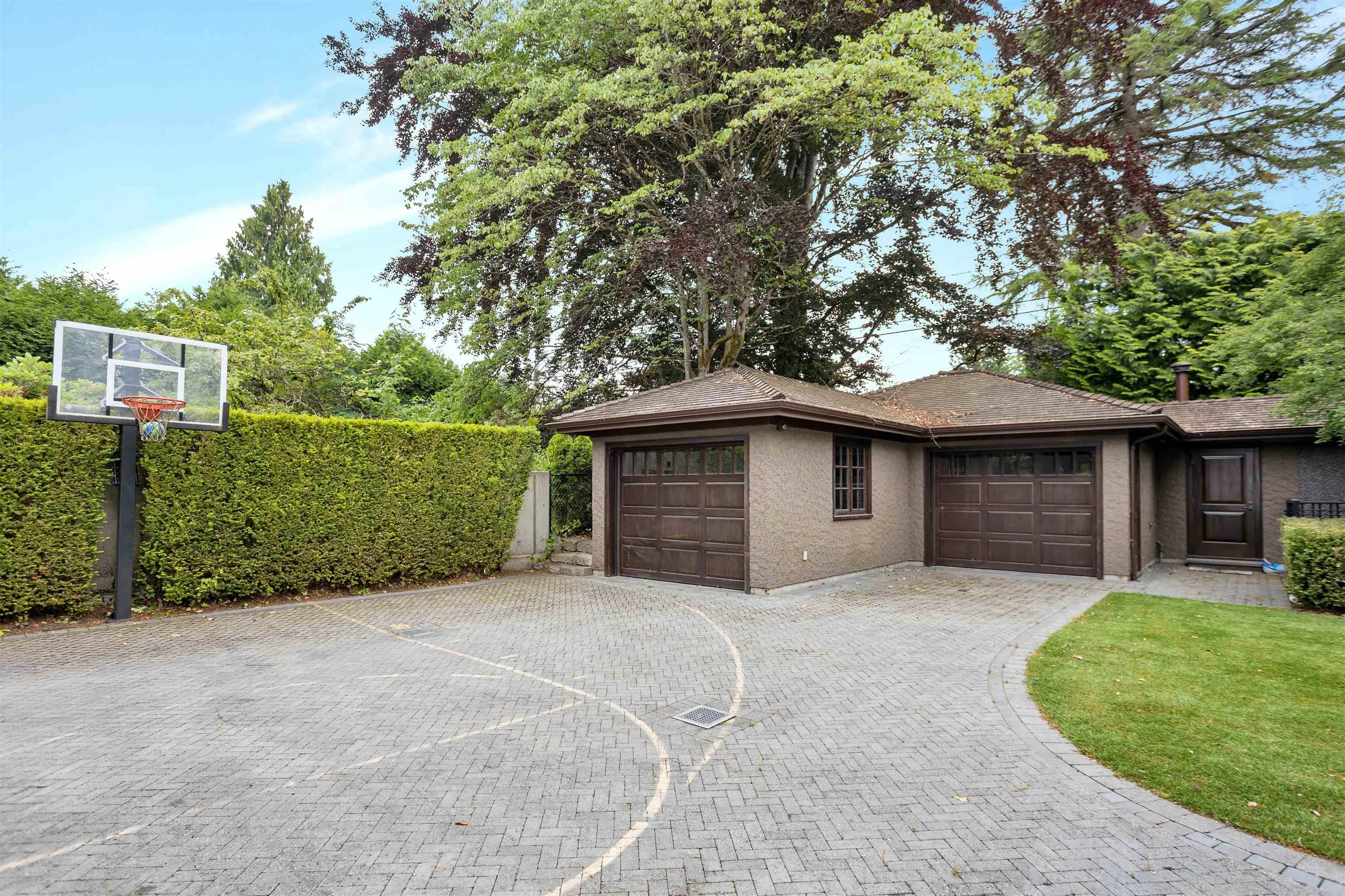 1807 Acadia Road