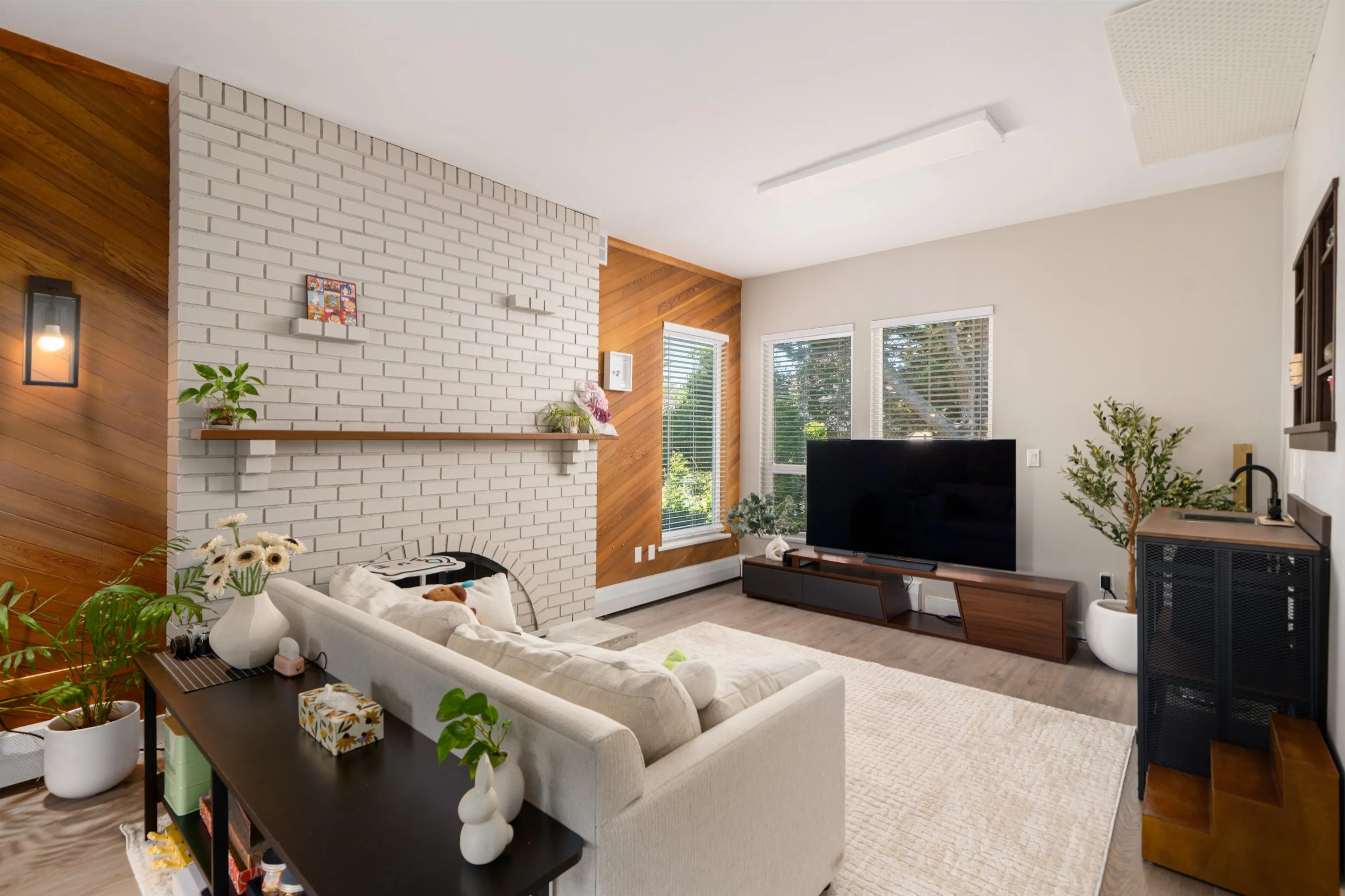 8951 Craigflower Gate
