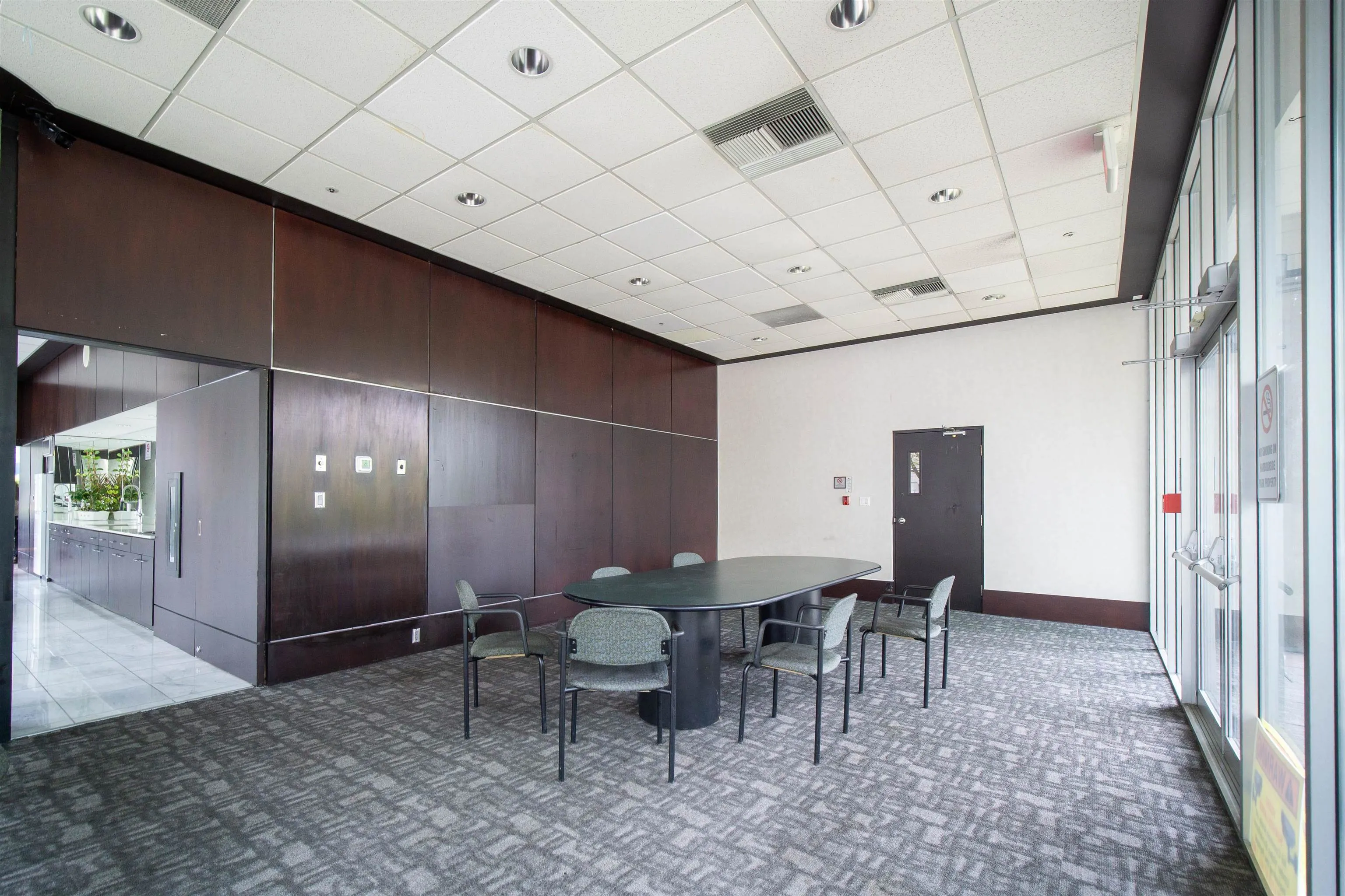 302 588 Broughton Street