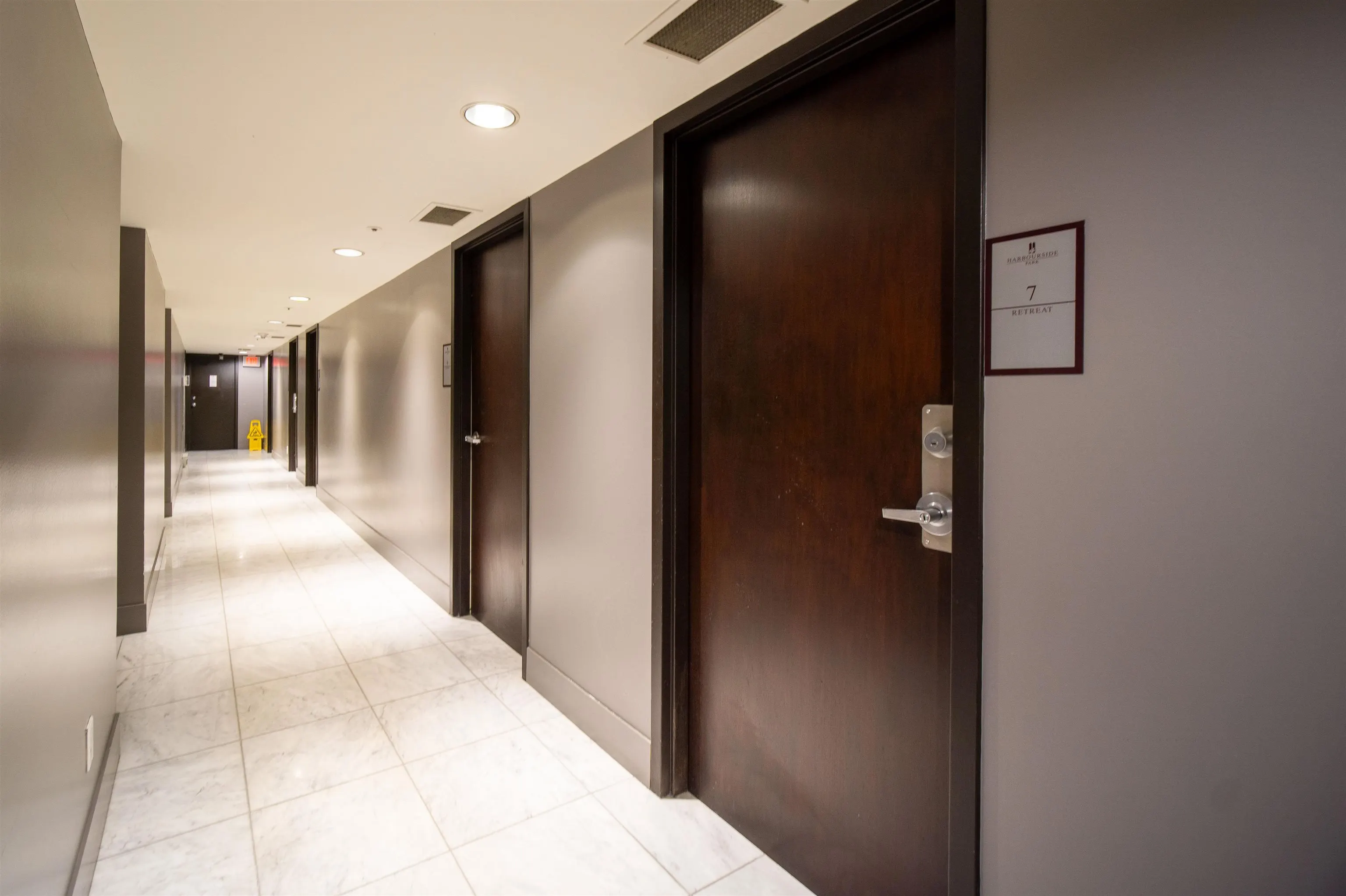 302 588 Broughton Street