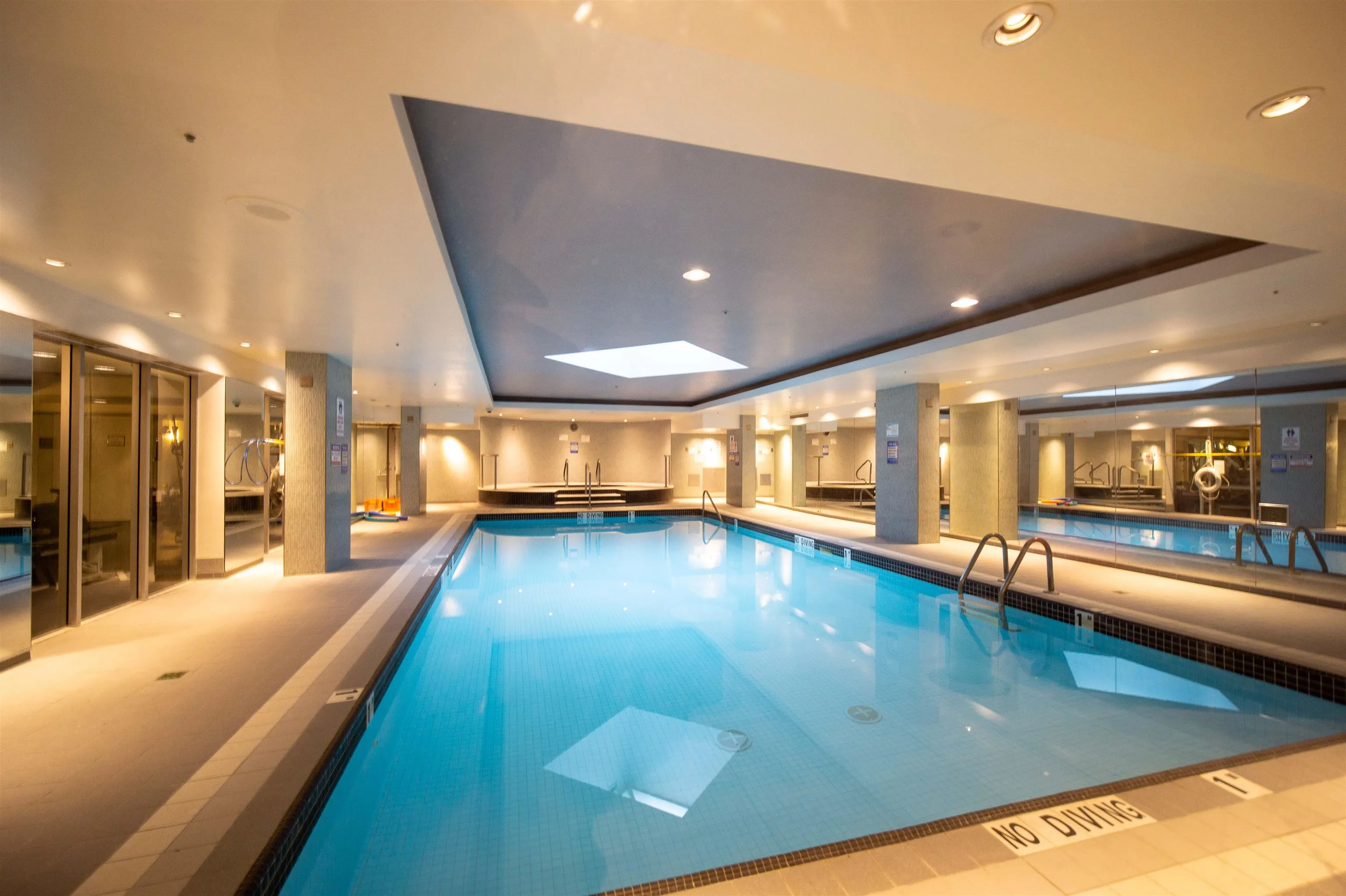 302 588 Broughton Street