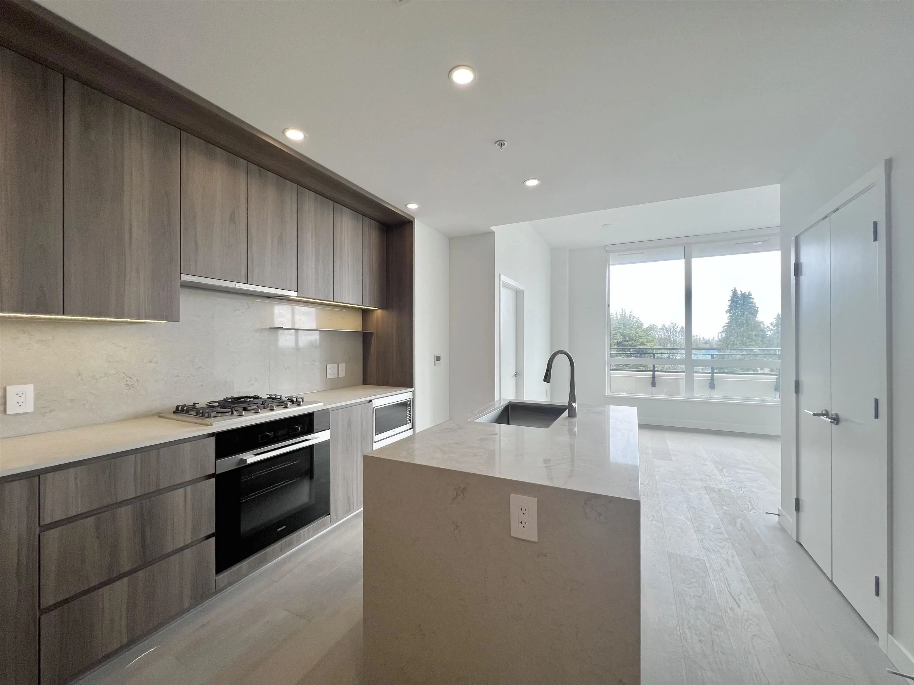 501 5212 Cambie Street