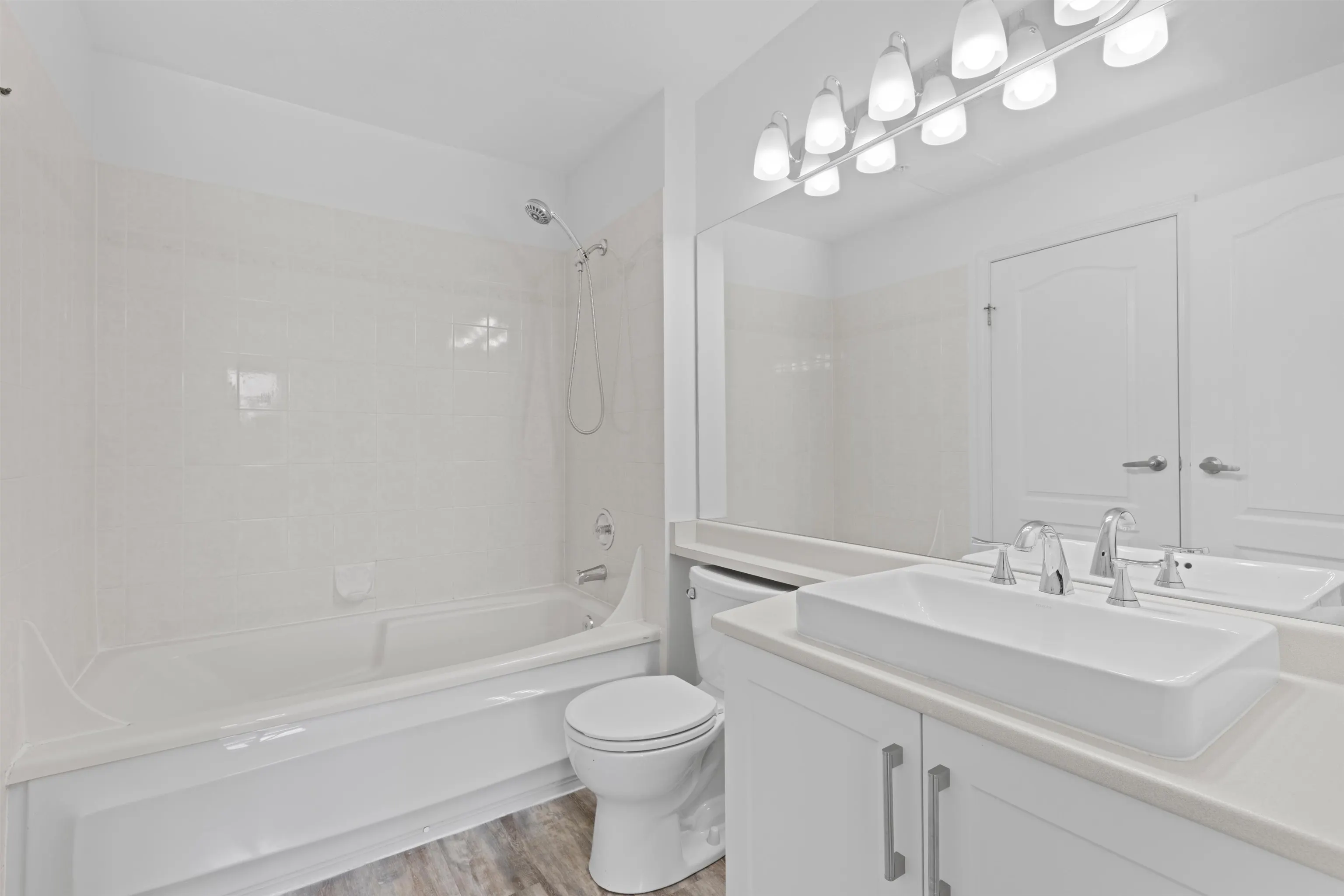 309 7633 St. Albans Road