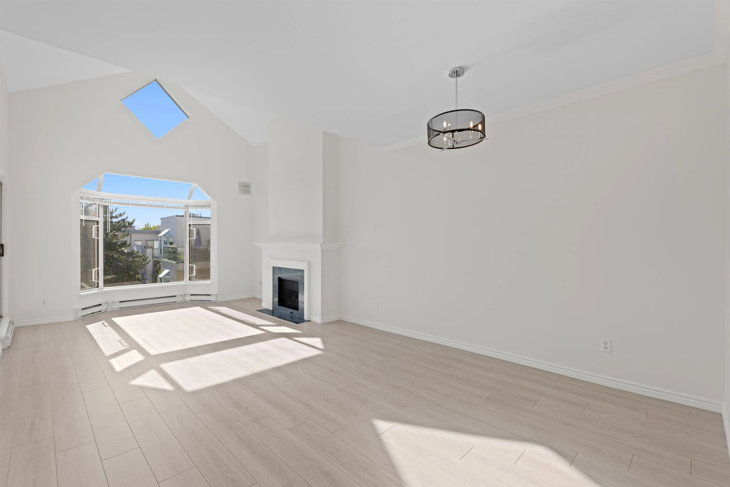 309 7633 St. Albans Road