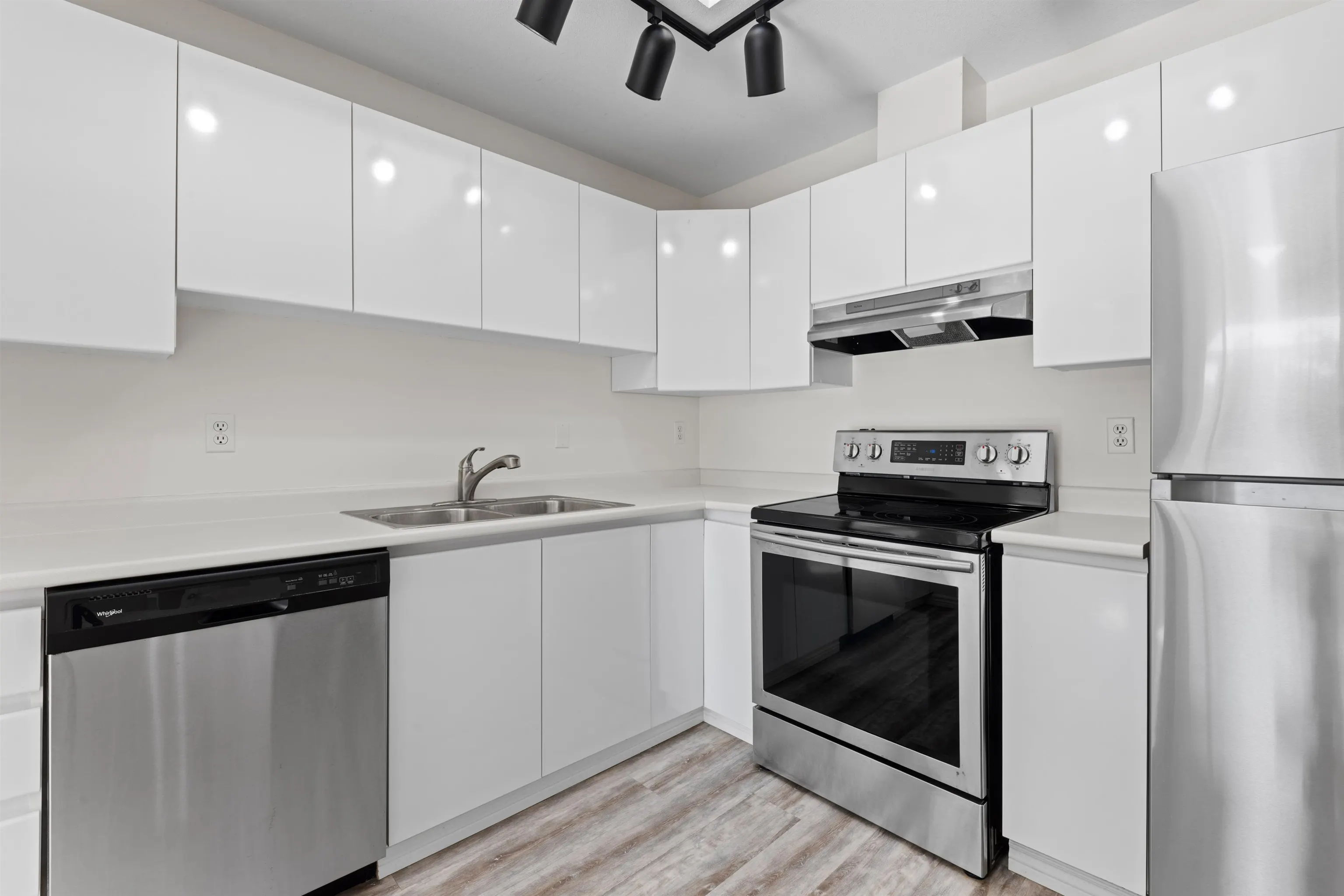309 7633 St. Albans Road