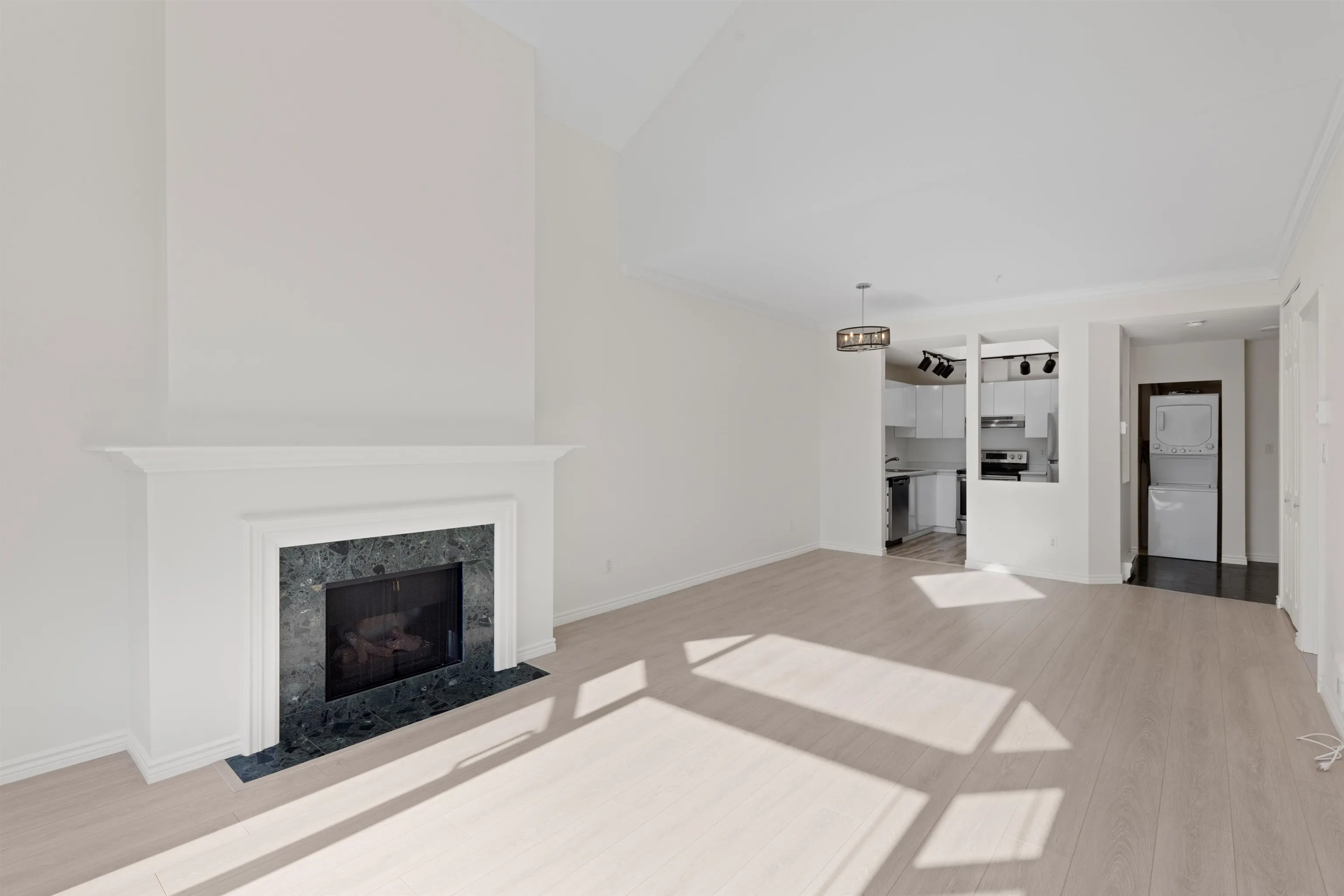 309 7633 St. Albans Road