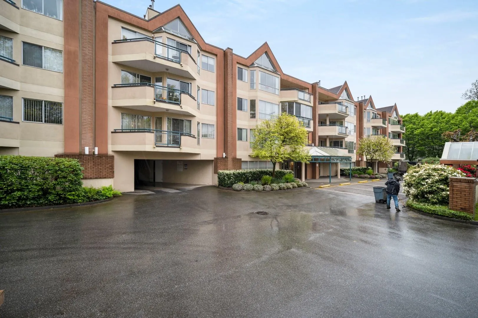 107 8600 Lansdowne Road