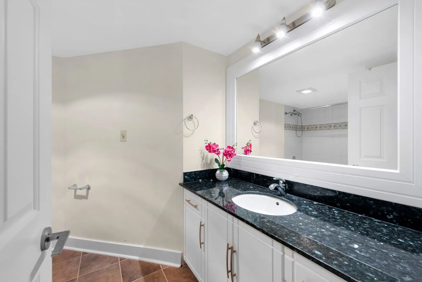107 8600 Lansdowne Road