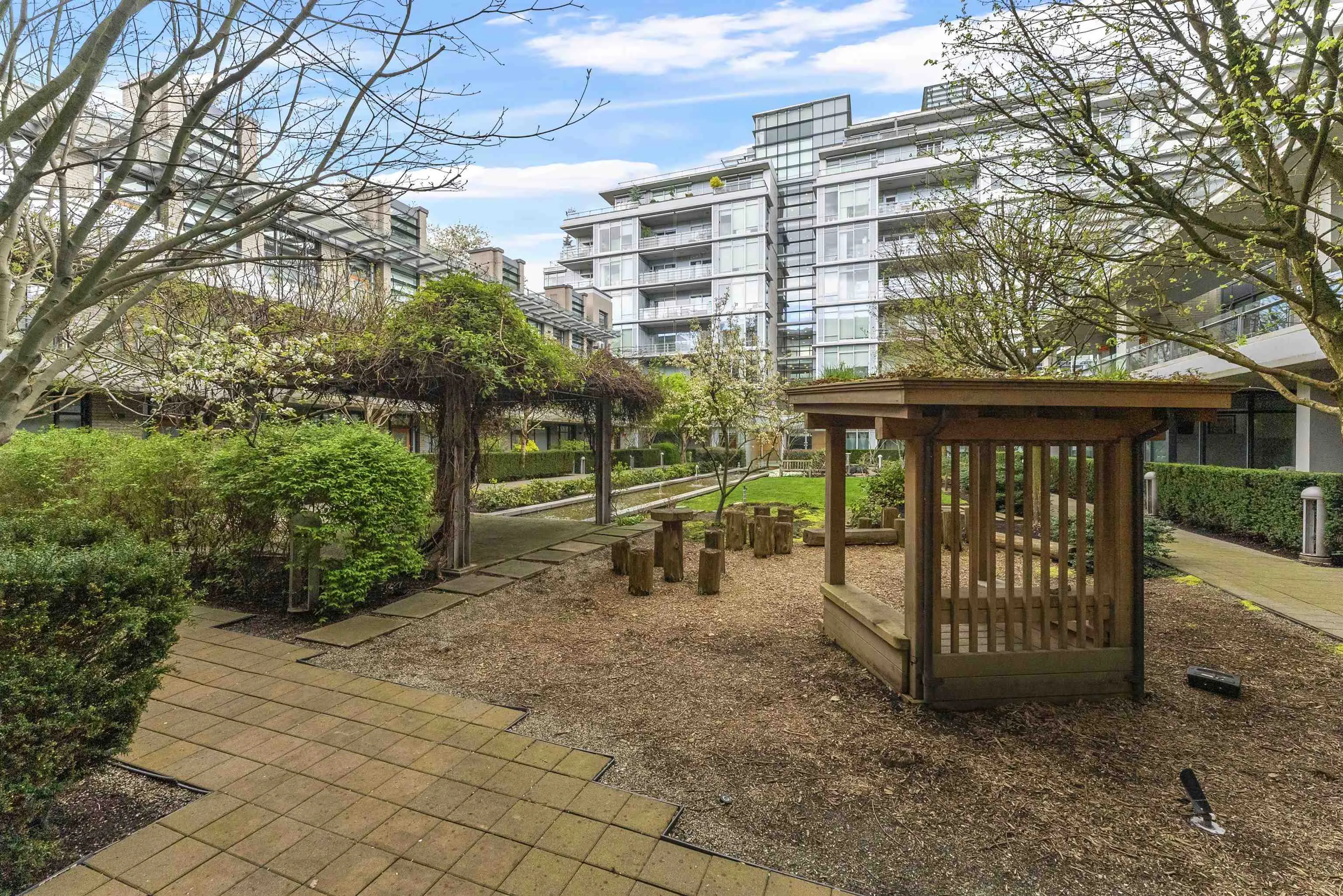 502 77 Walter Hardwick Avenue