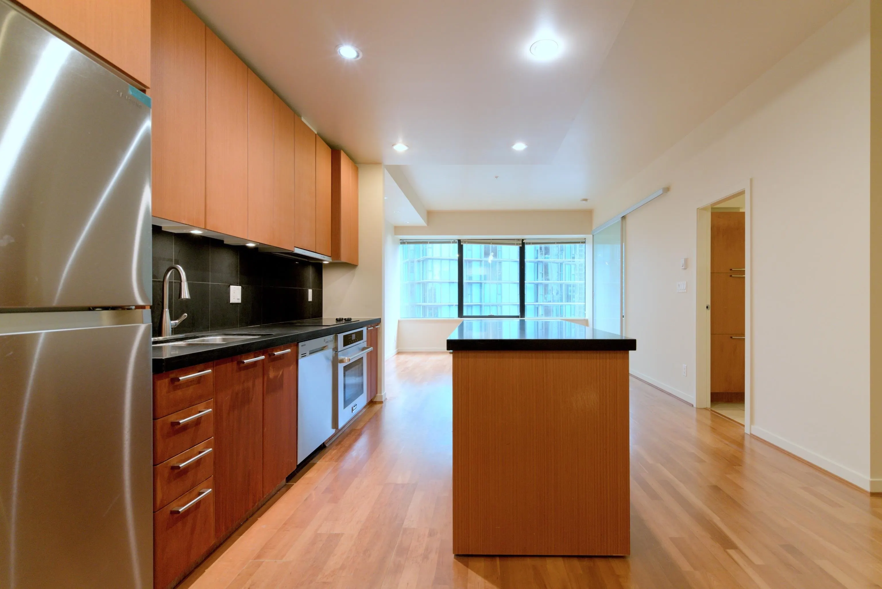 1208 1333 W Georgia Street