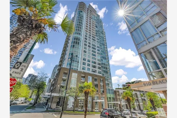 910 1500 Hornby Street