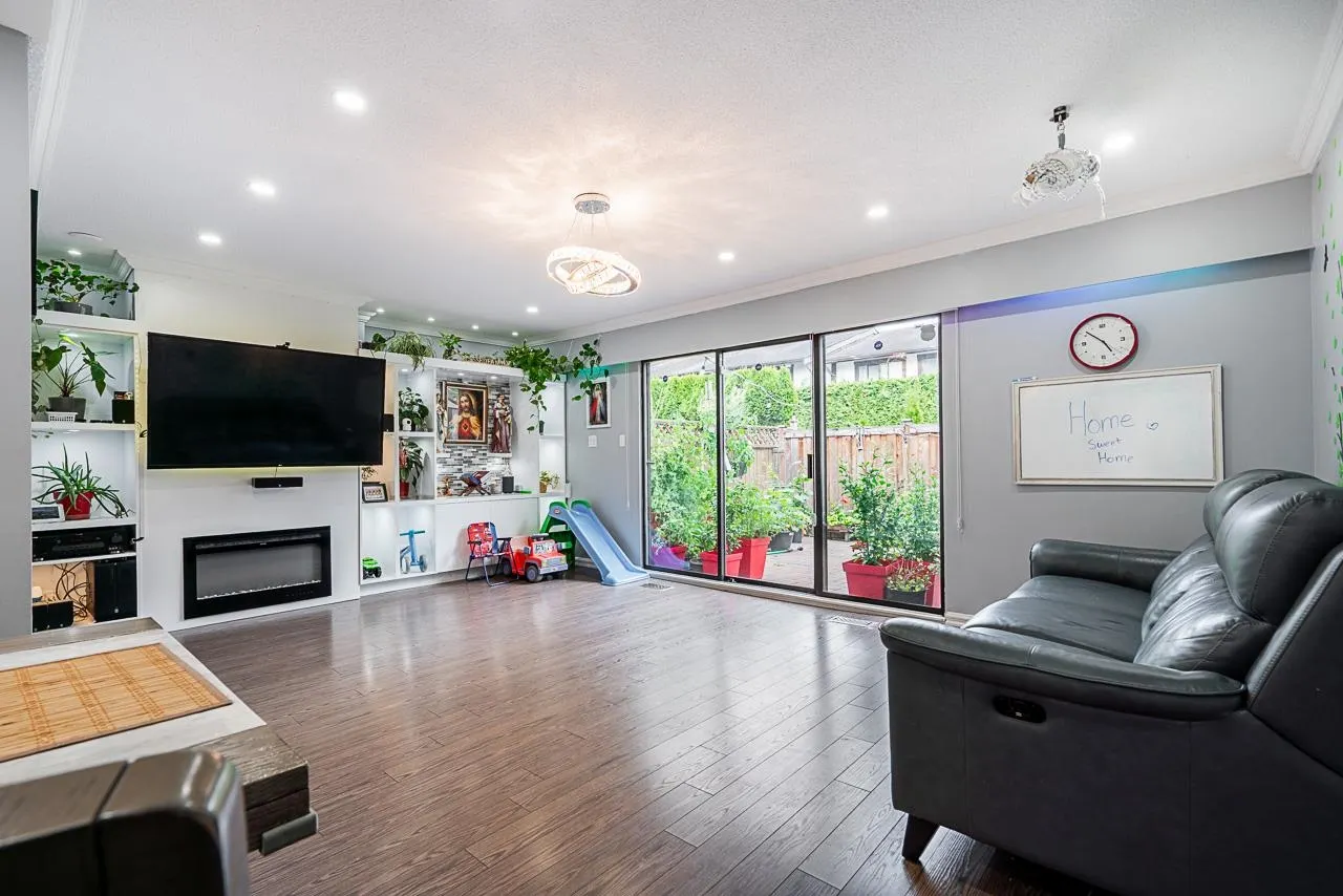 15 10771 Mortfield Road