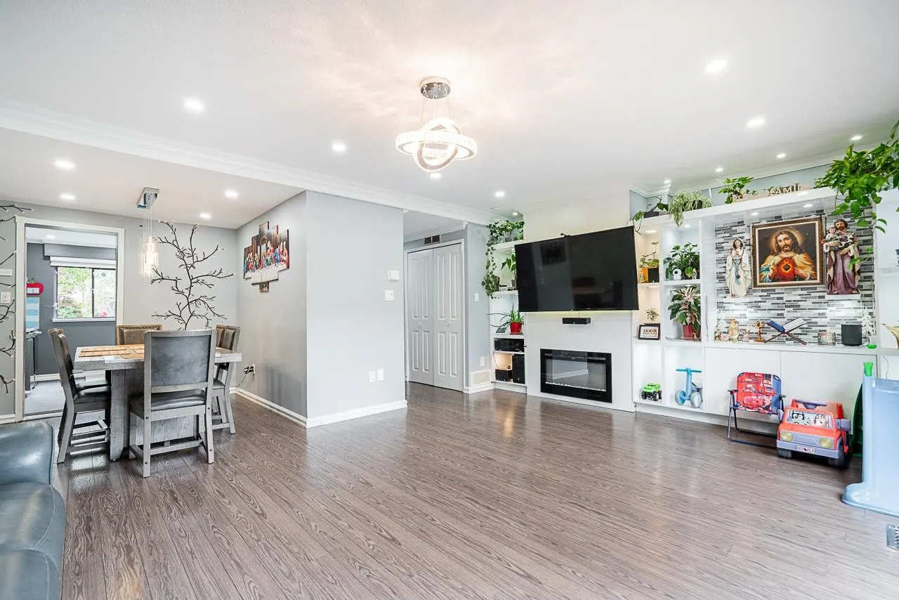 15 10771 Mortfield Road