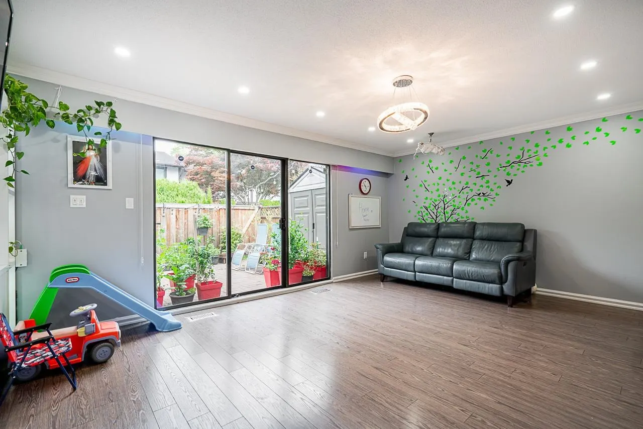 15 10771 Mortfield Road