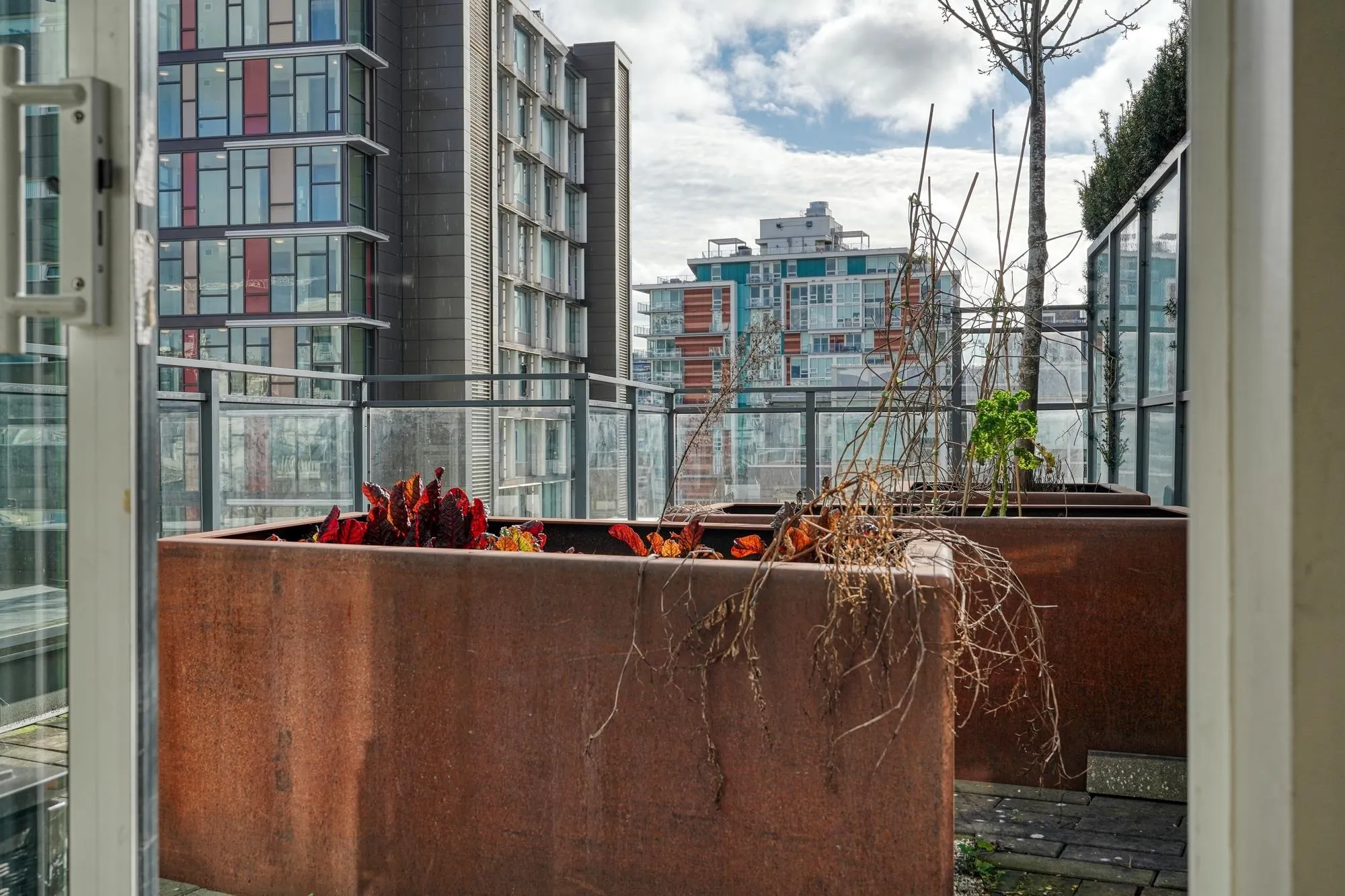 803 161 E 1st Avenue