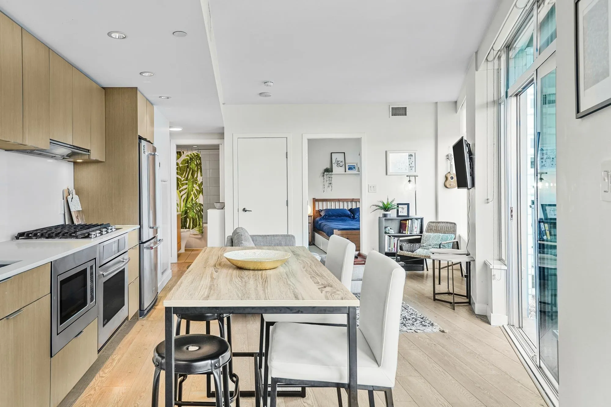 803 161 E 1st Avenue