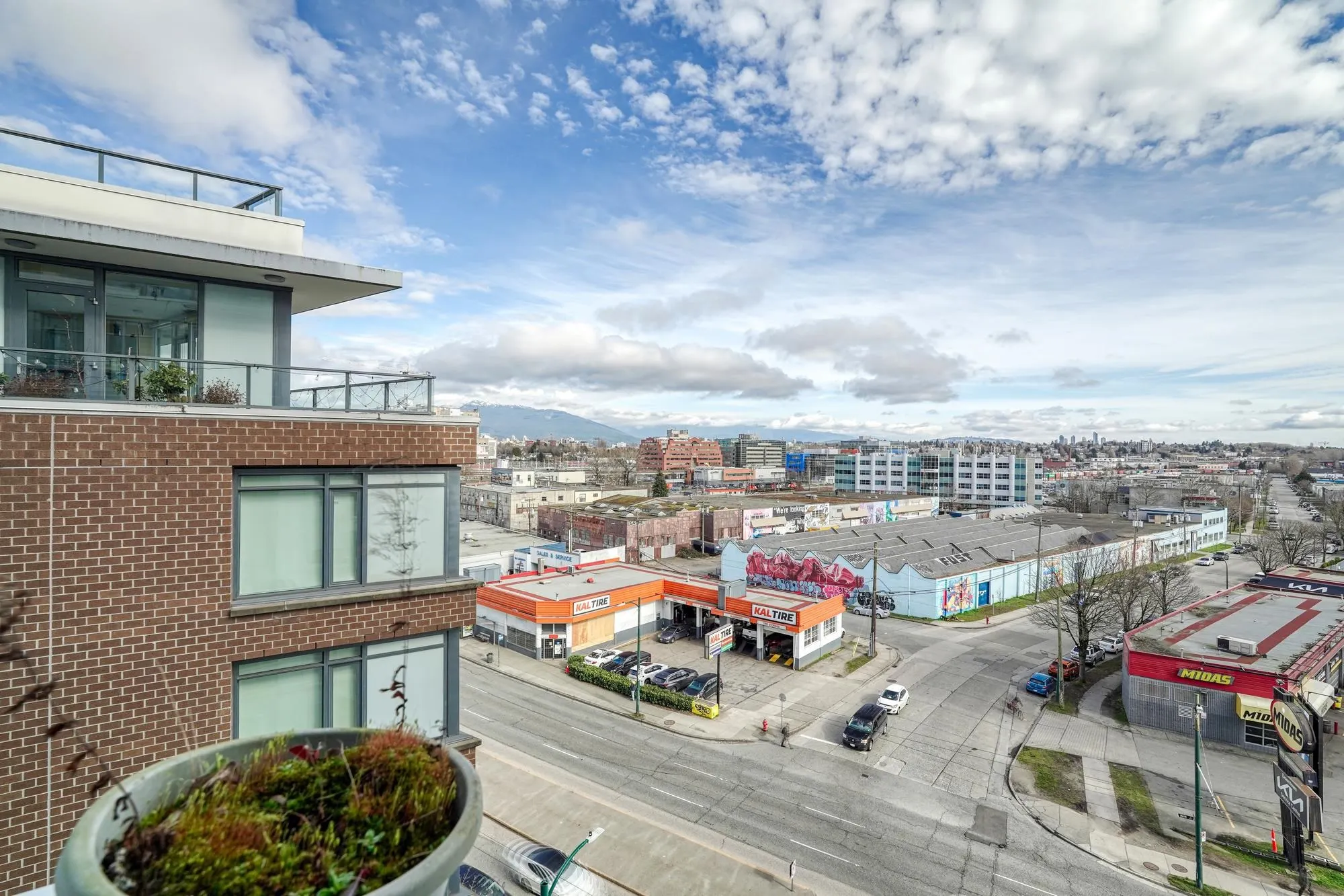 803 161 E 1st Avenue