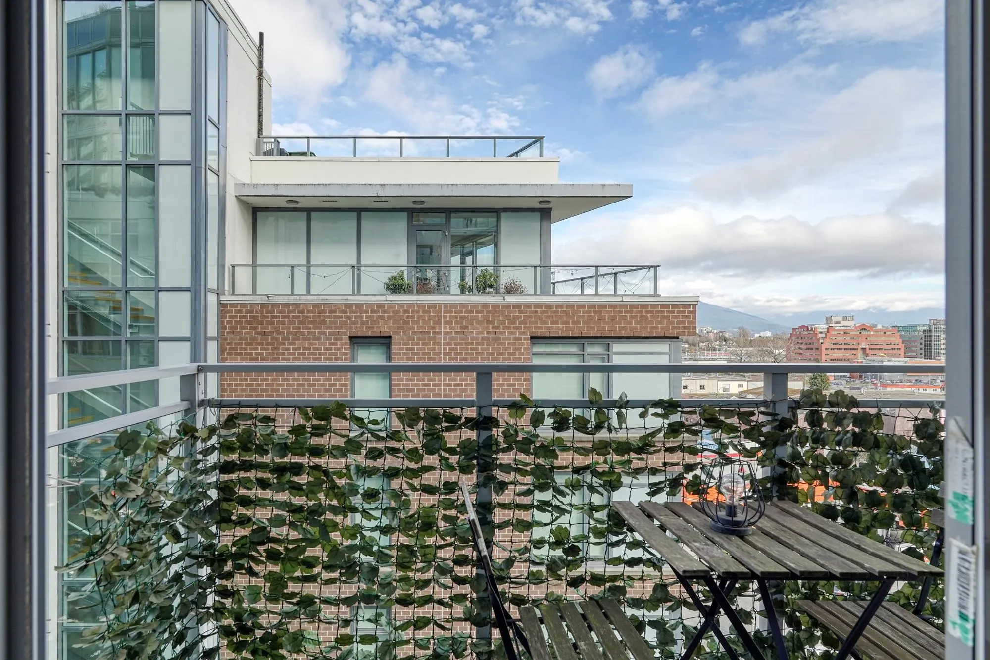 803 161 E 1st Avenue