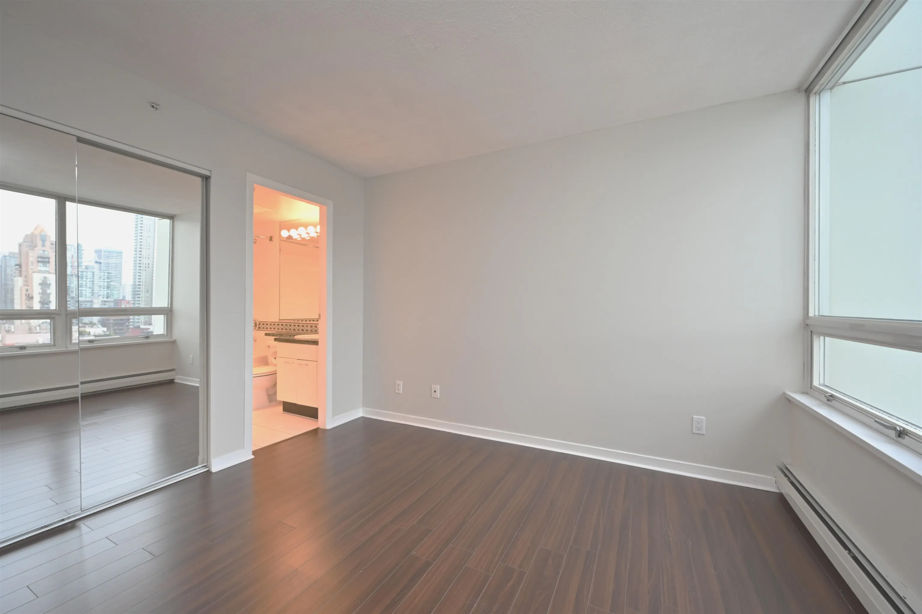 2002 1201 Marinaside Crescent