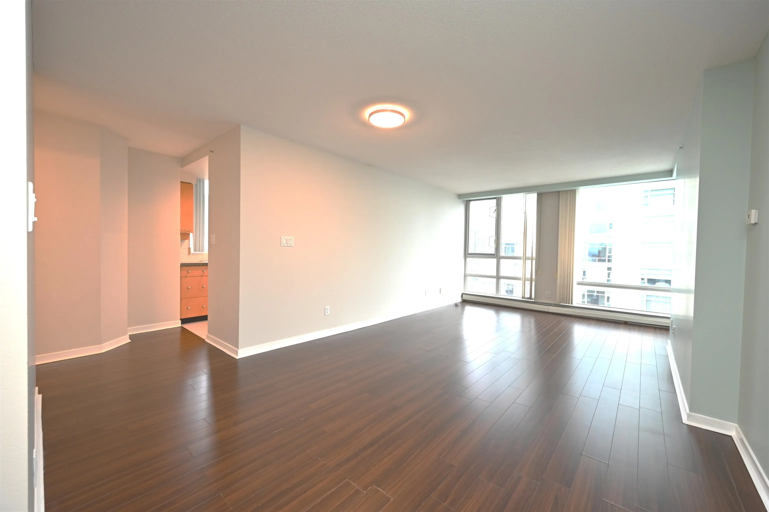 2002 1201 Marinaside Crescent
