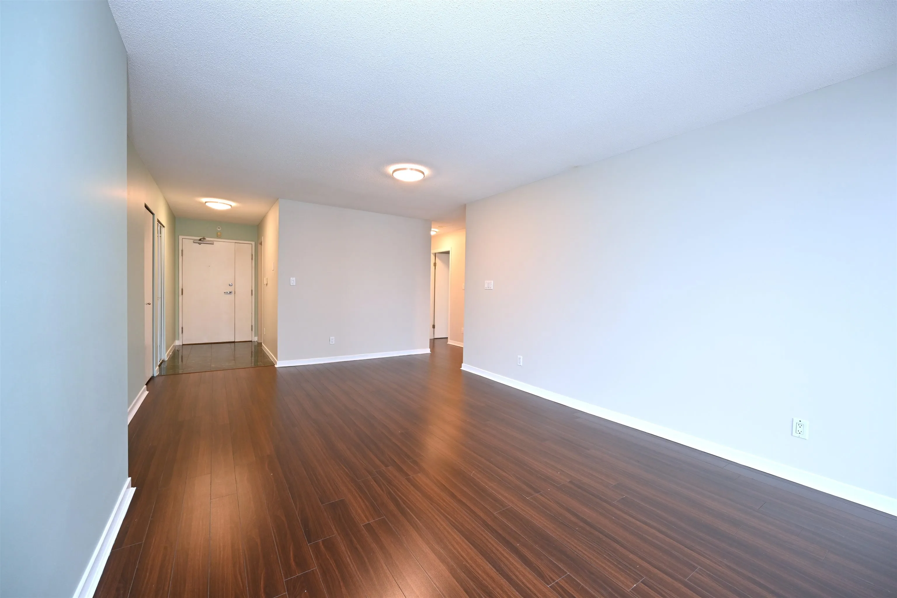 2002 1201 Marinaside Crescent