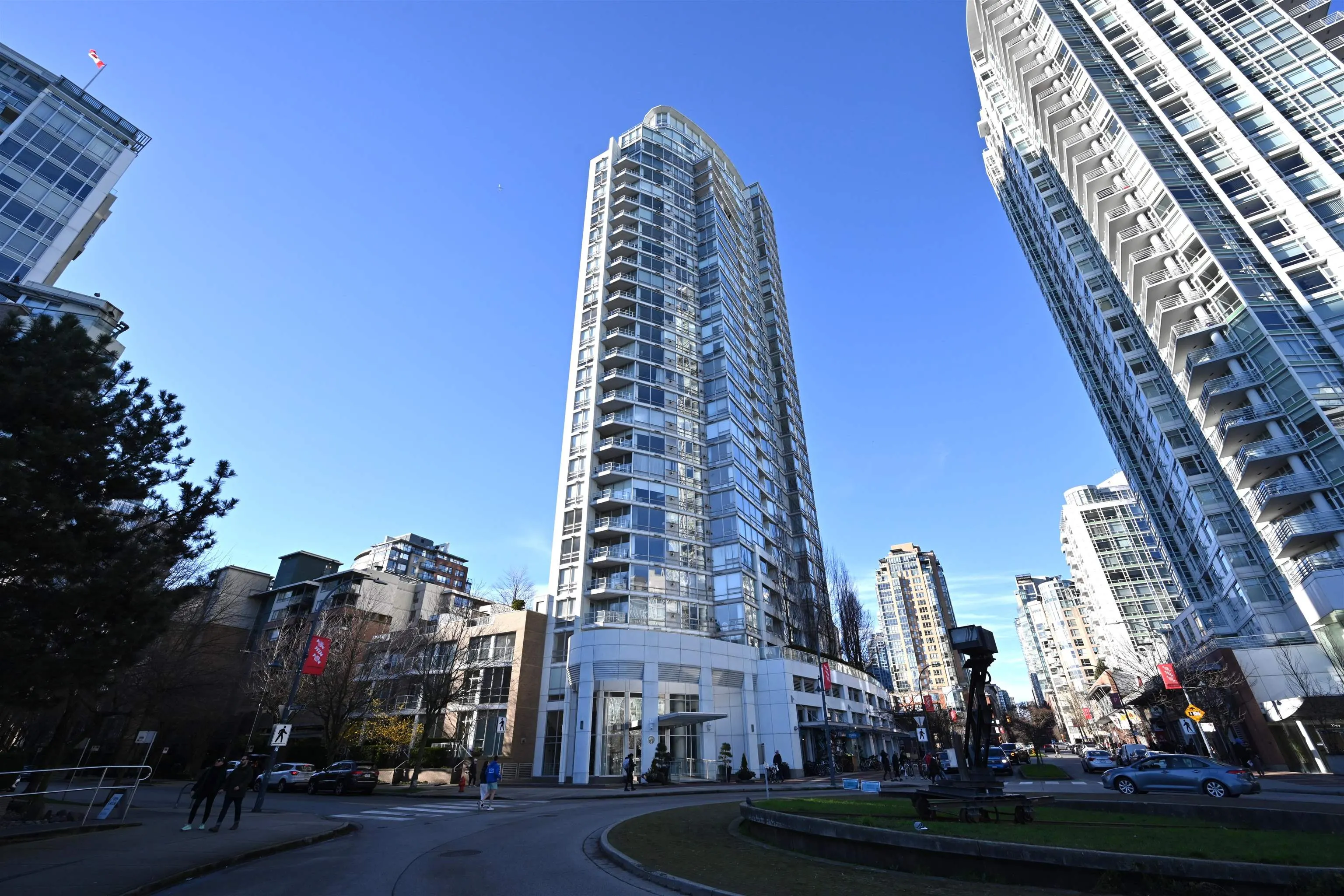 2002 1201 Marinaside Crescent