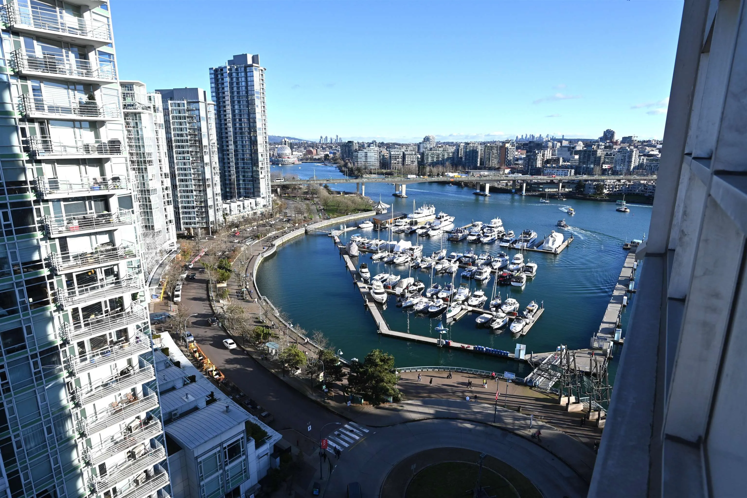 2002 1201 Marinaside Crescent