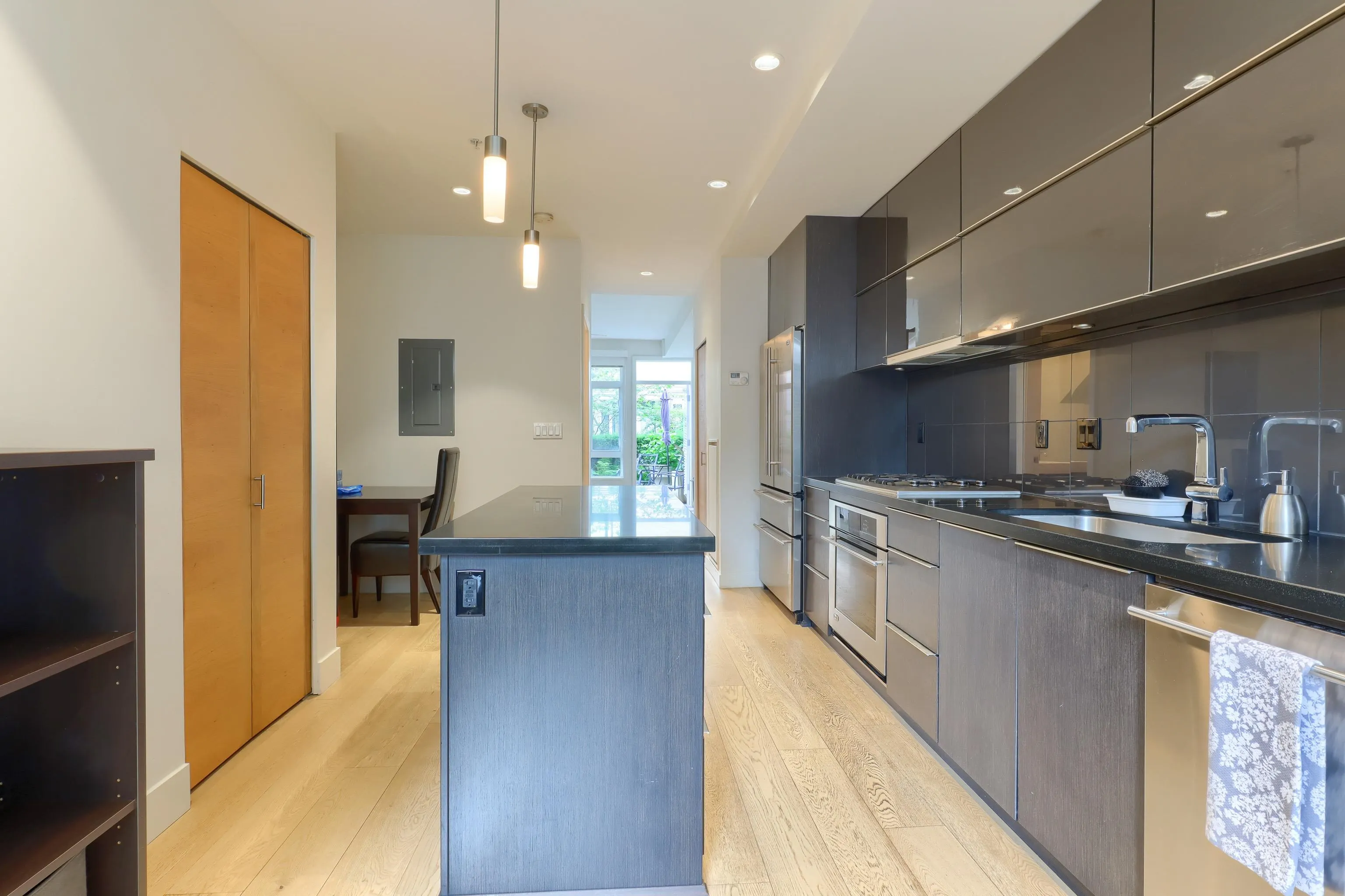 2915 Wall Street
