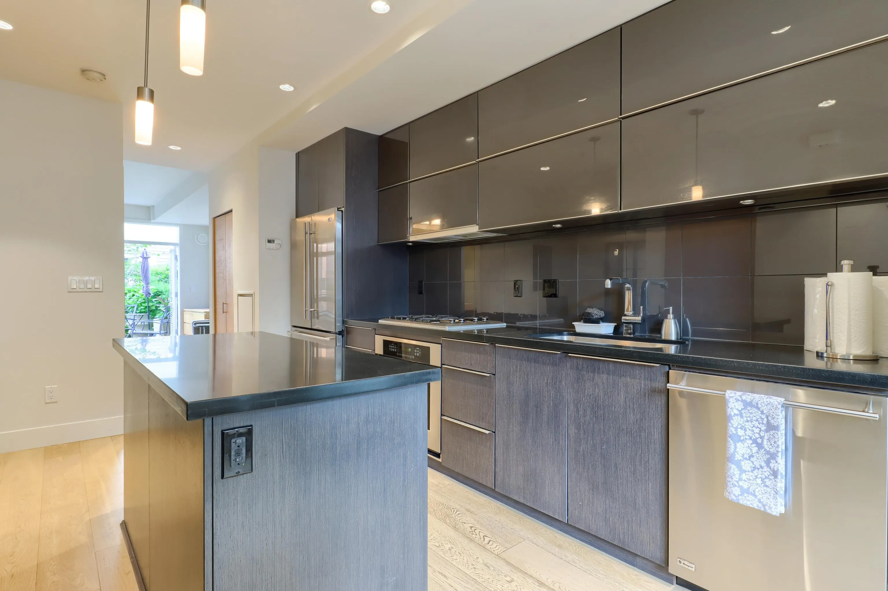 2915 Wall Street