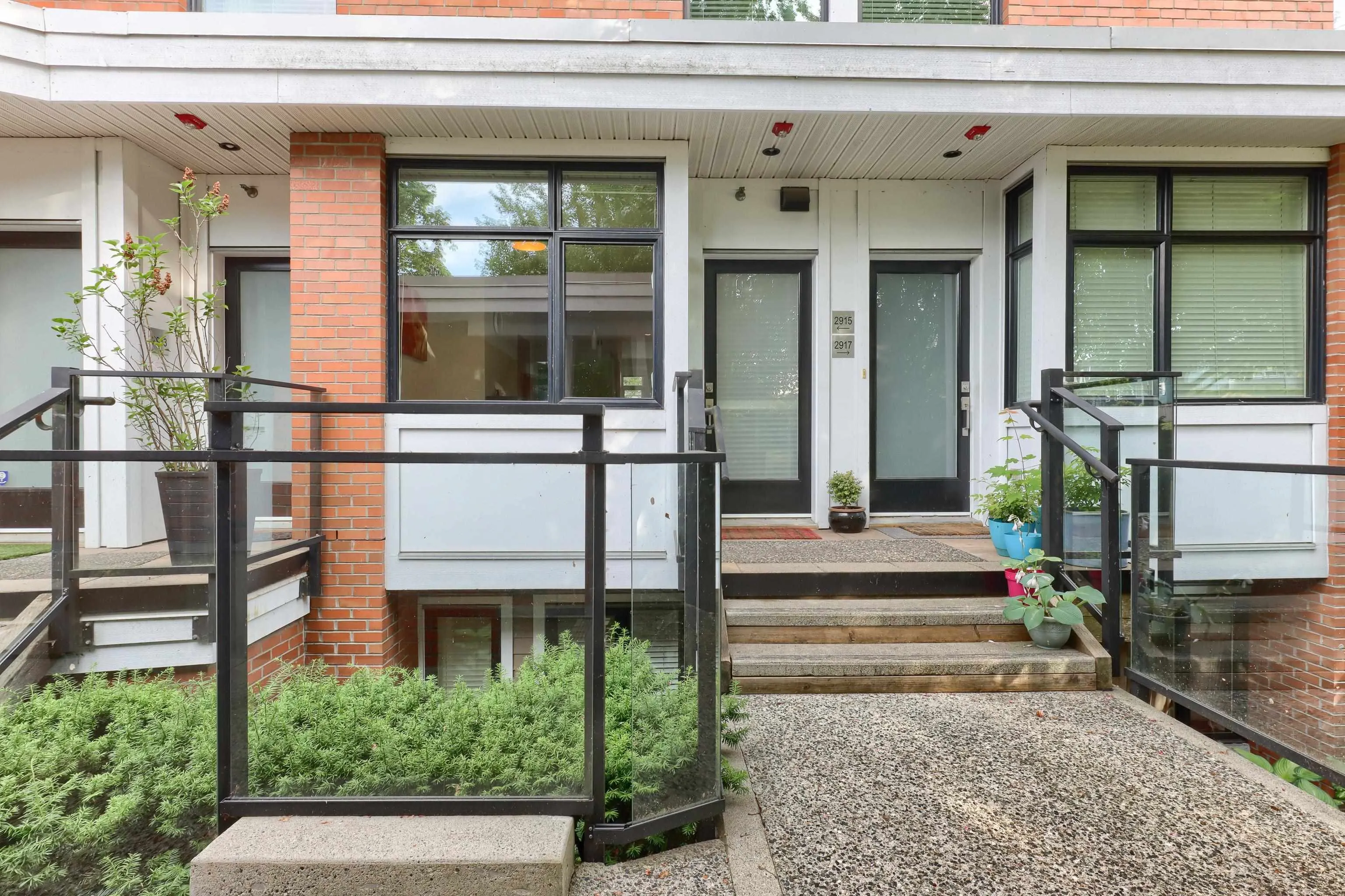 2915 Wall Street