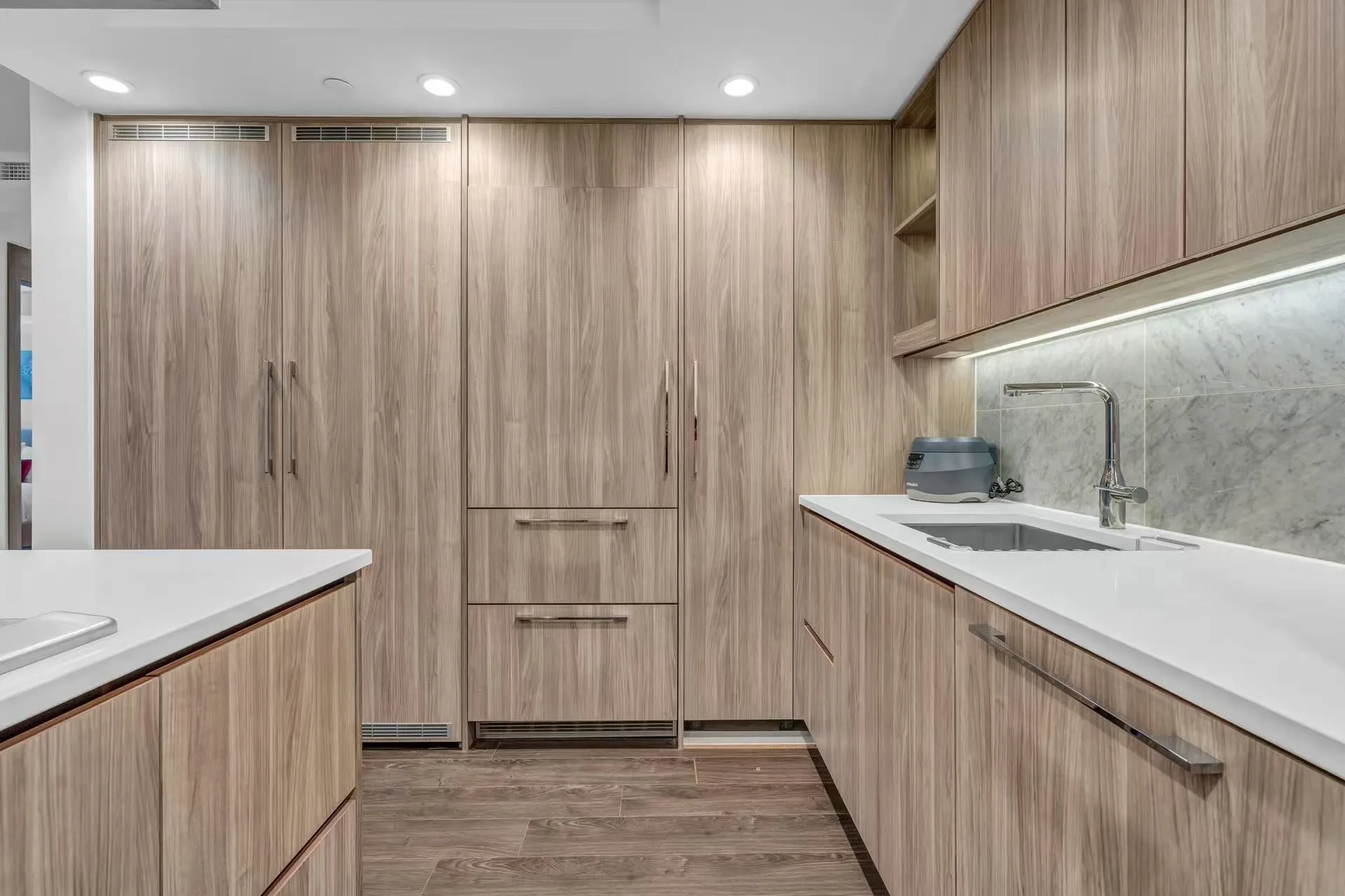 1207 1768 Cook Street