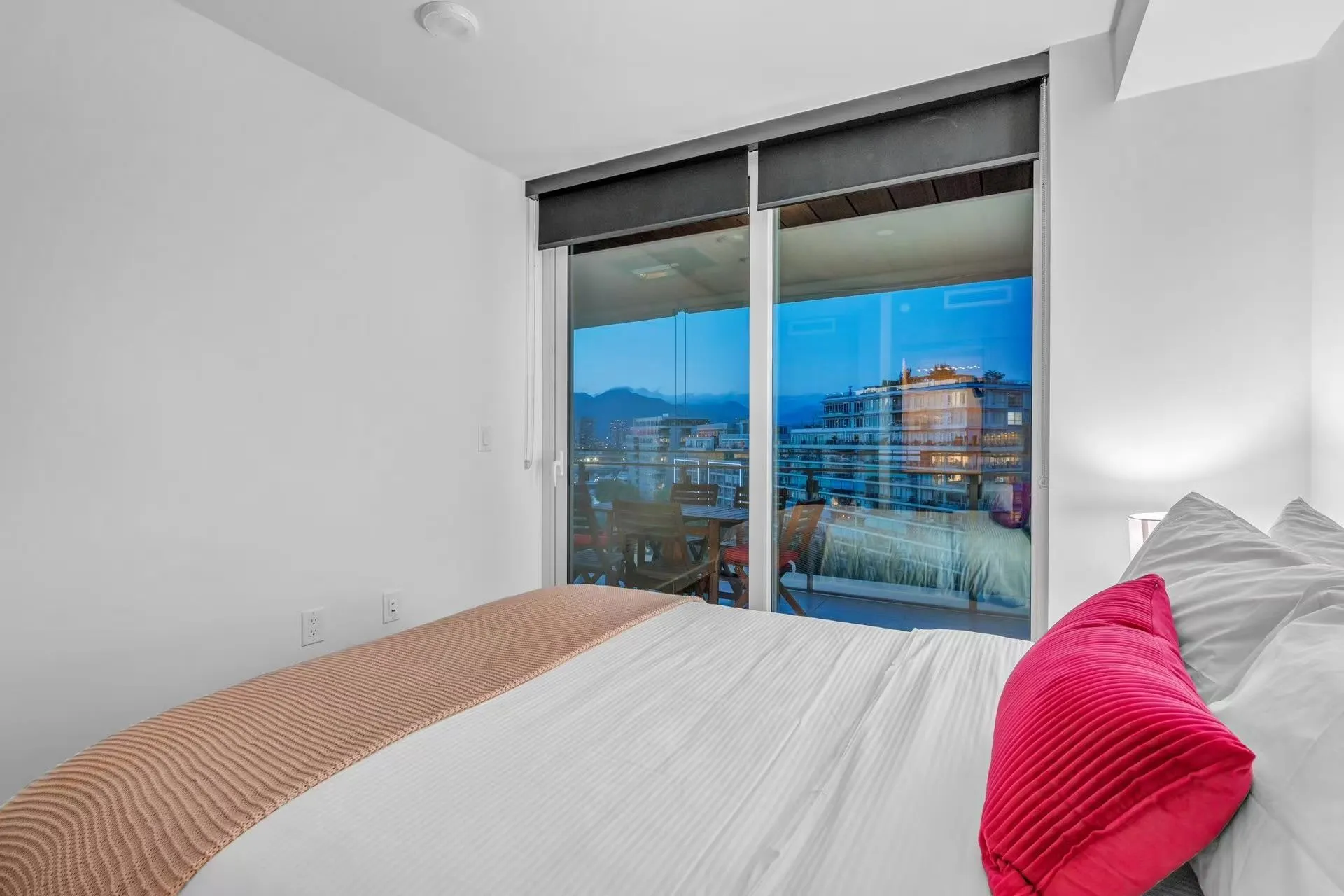 1207 1768 Cook Street