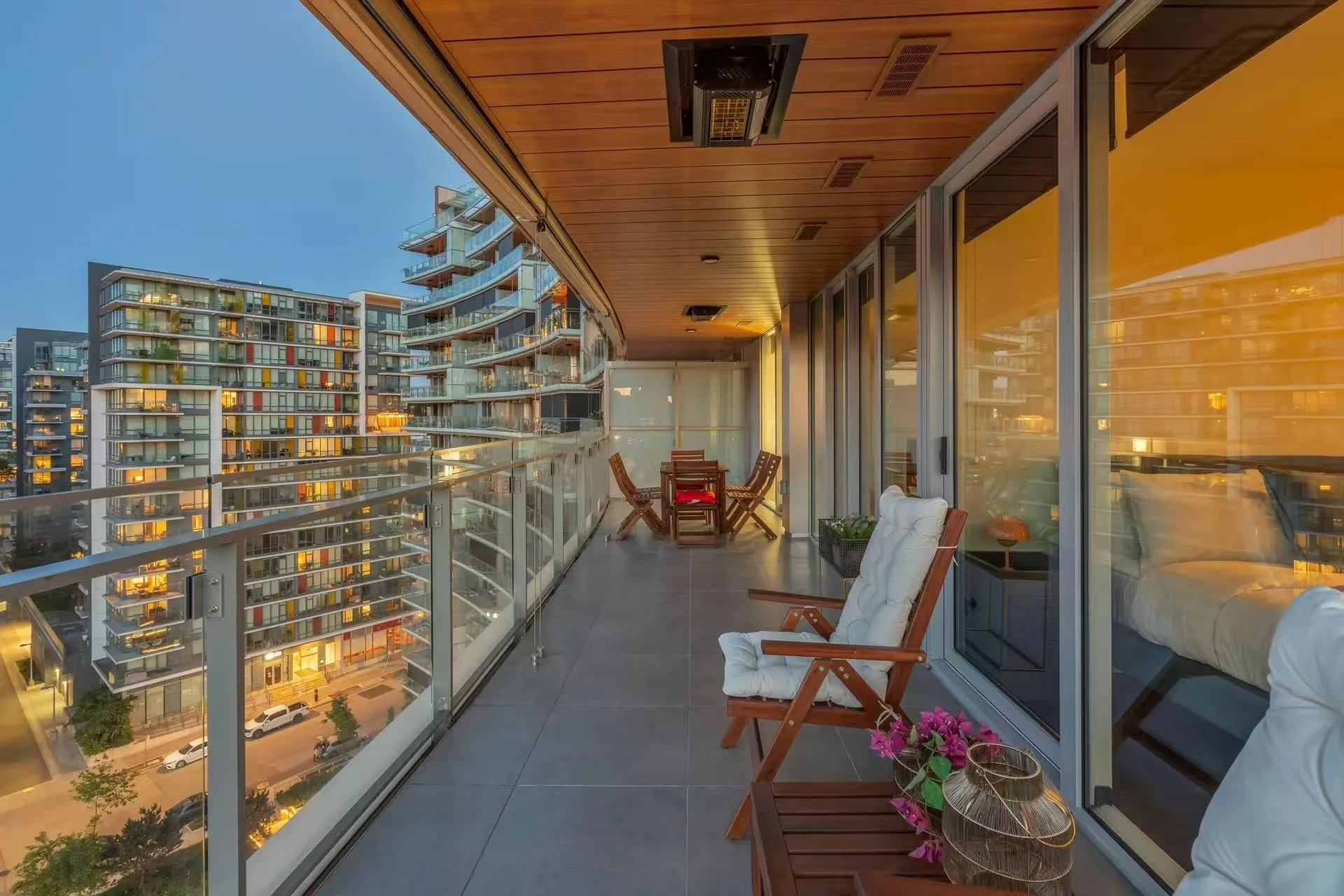 1207 1768 Cook Street