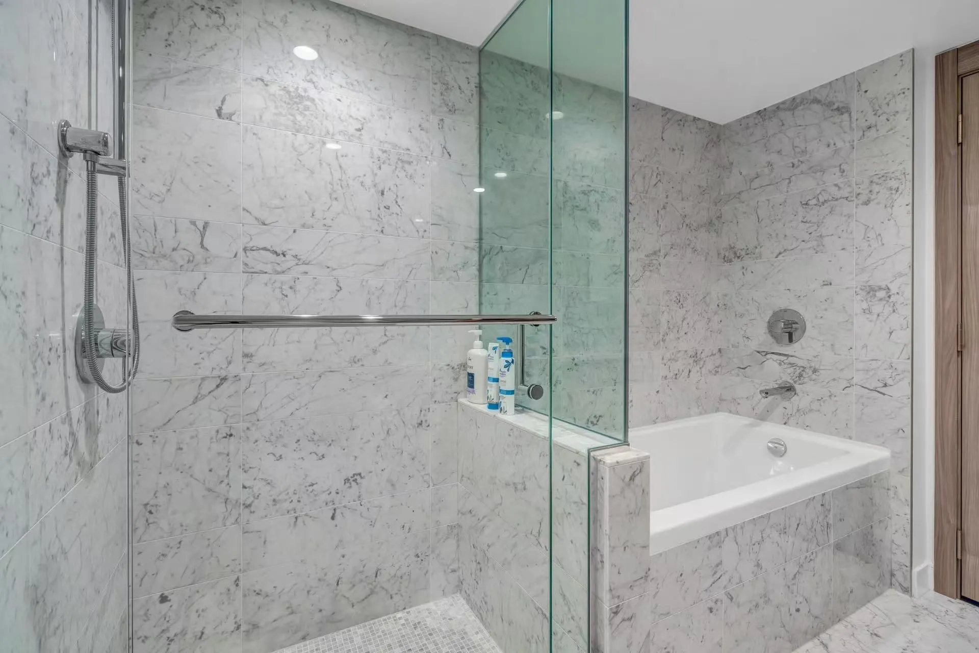 1207 1768 Cook Street