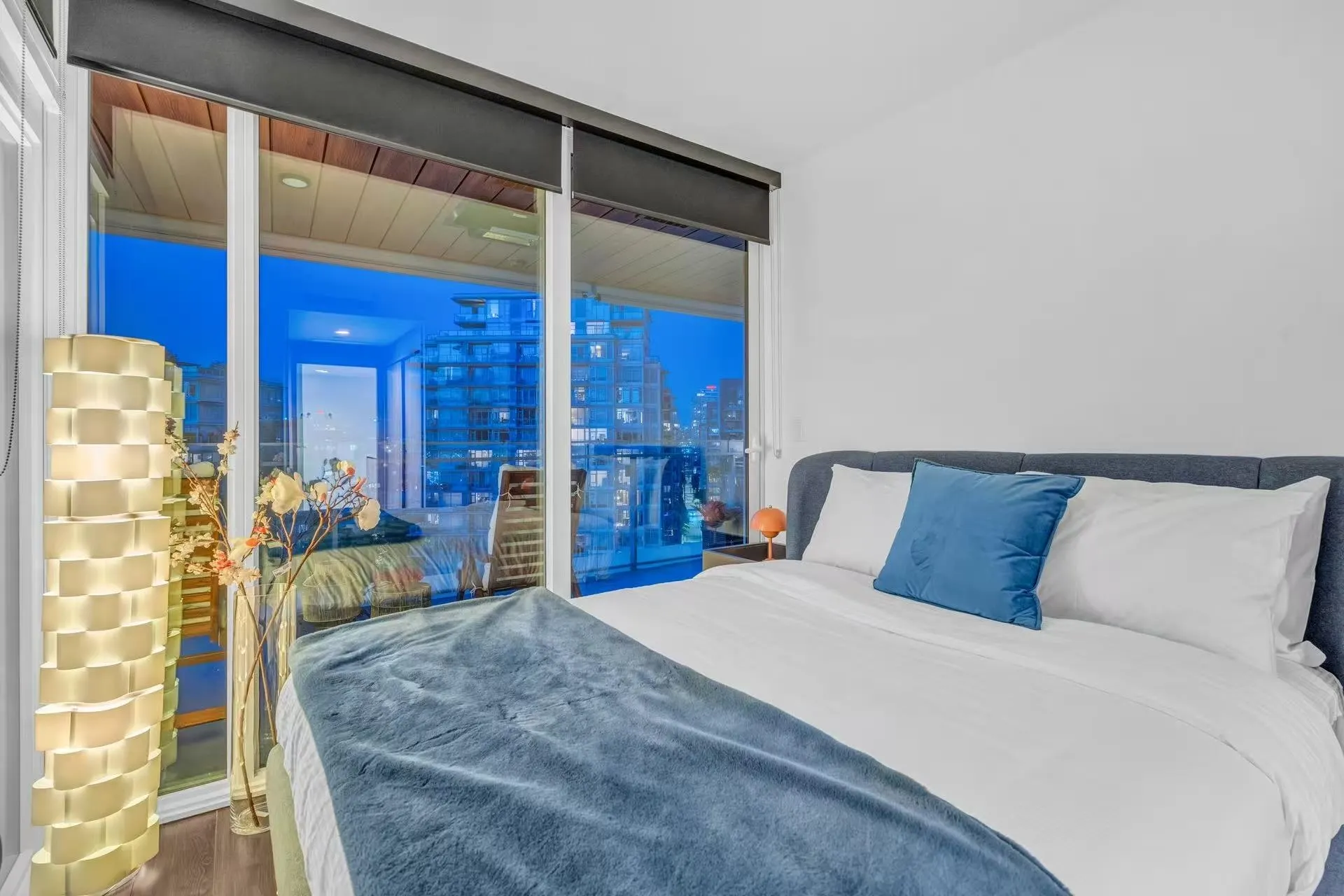 1207 1768 Cook Street