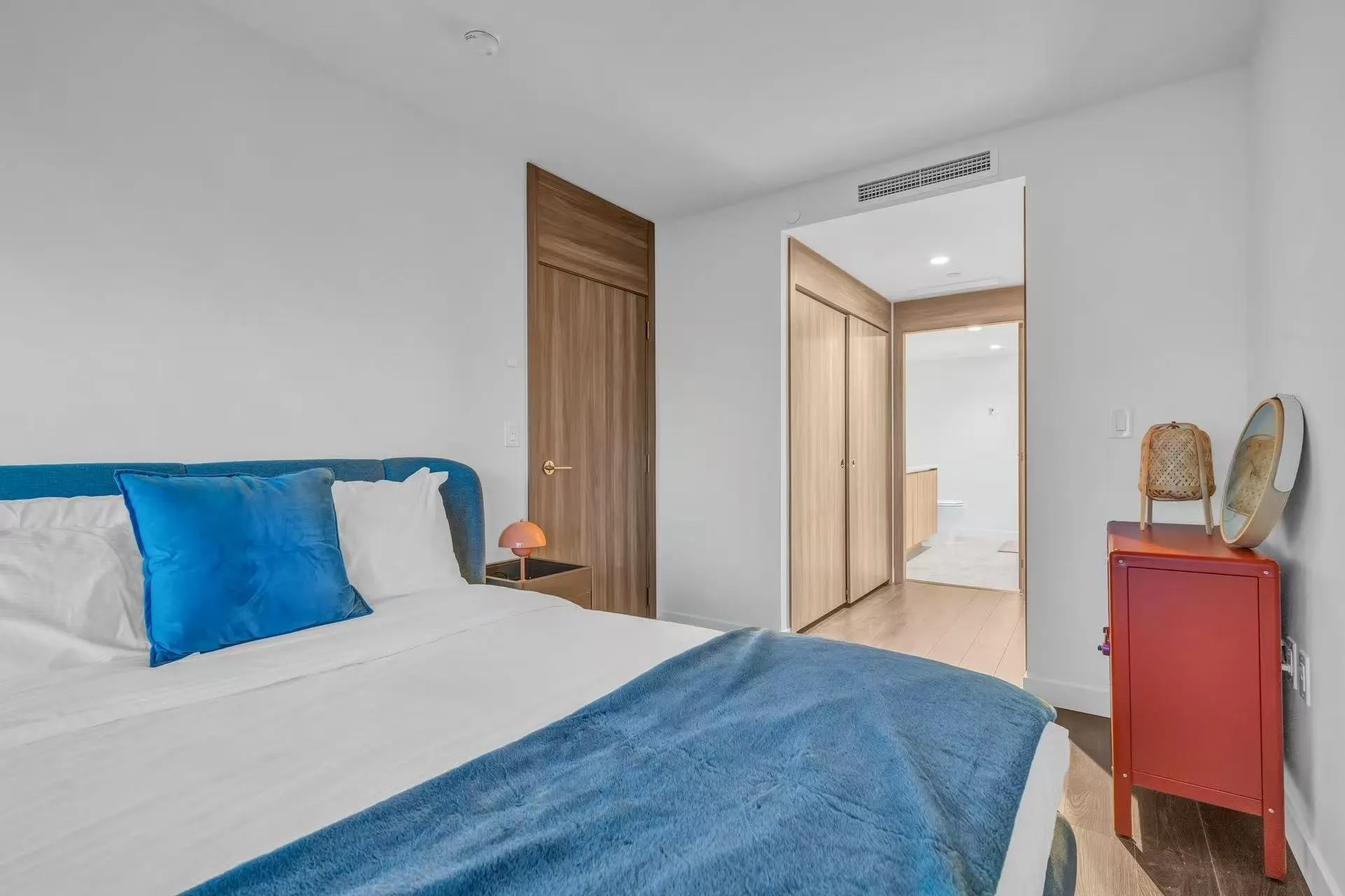 1207 1768 Cook Street