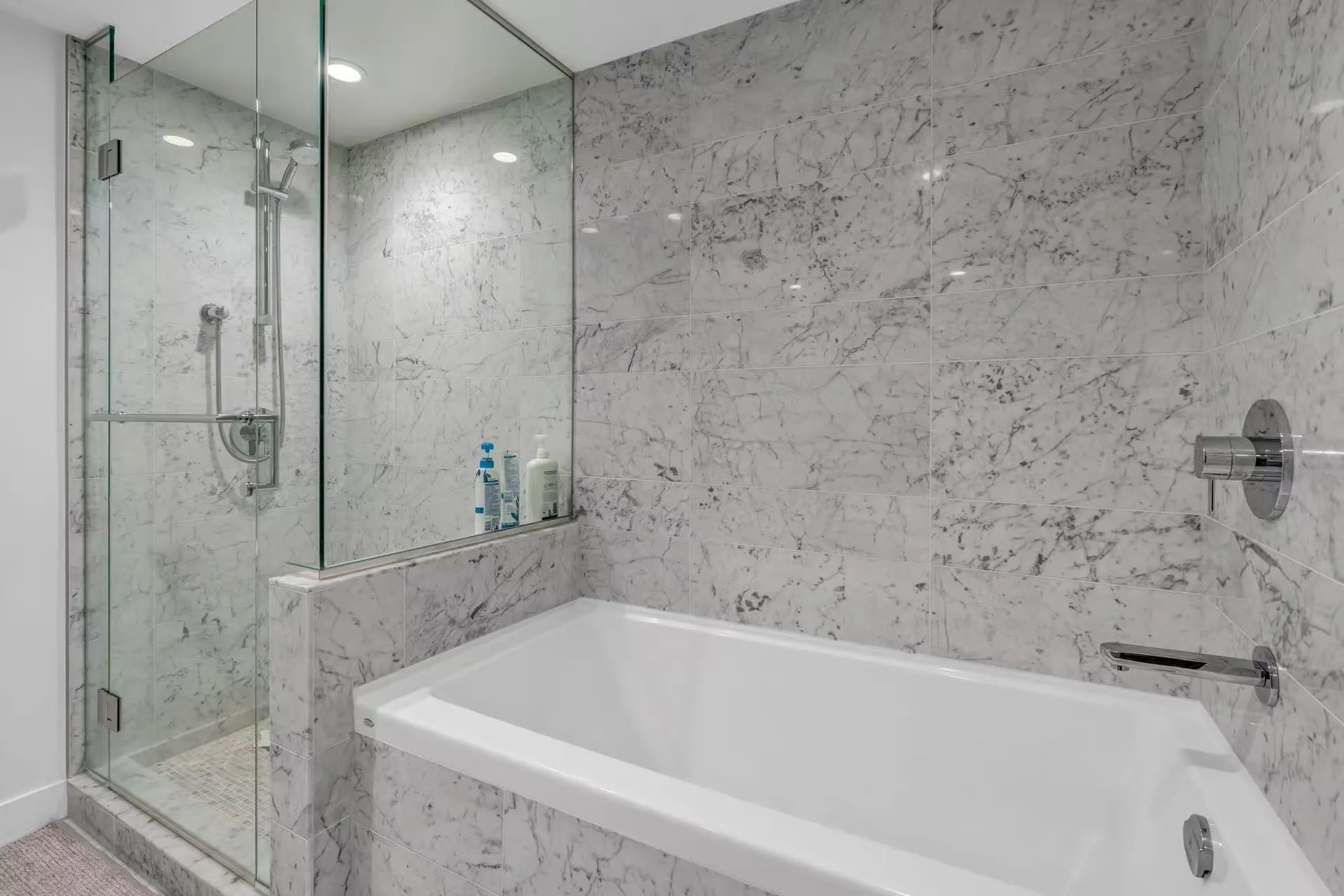 1207 1768 Cook Street