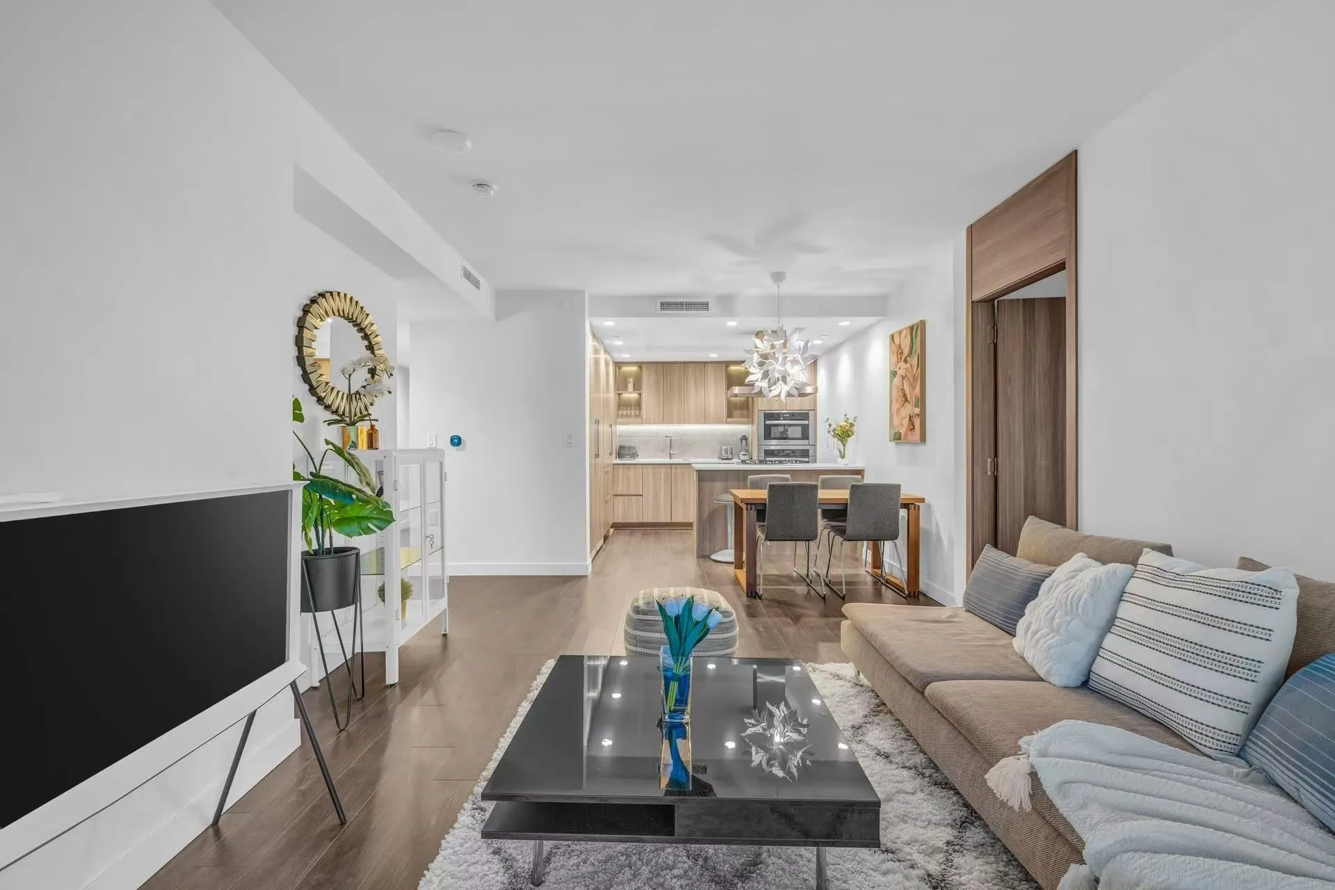 1207 1768 Cook Street